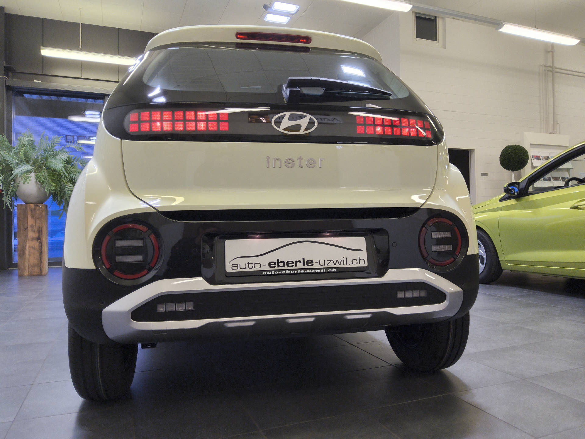 HYUNDAI Inster 49 kWh Electric Origo-image-12