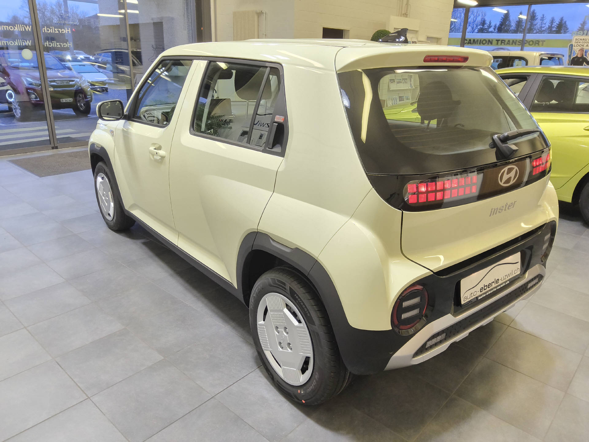 HYUNDAI Inster 49 kWh Electric Origo-image-9