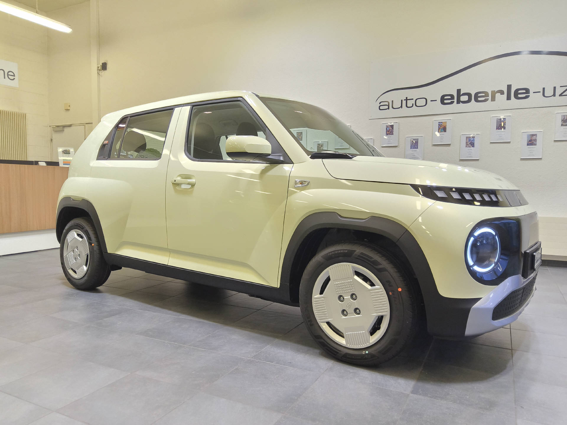 HYUNDAI Inster 49 kWh Electric Origo-image-1
