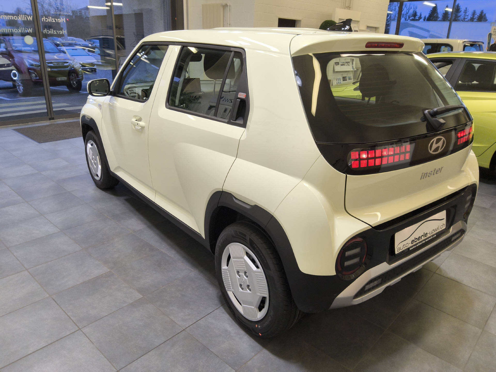 HYUNDAI Inster 49 kWh Electric Origo-image-8