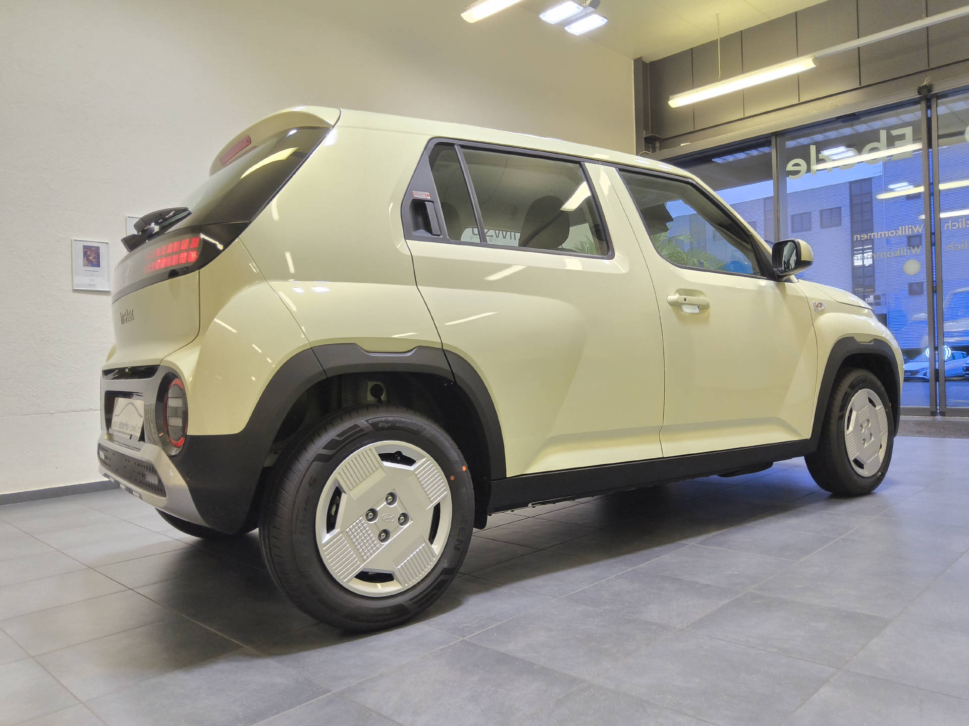 HYUNDAI Inster 49 kWh Electric Origo-image-14