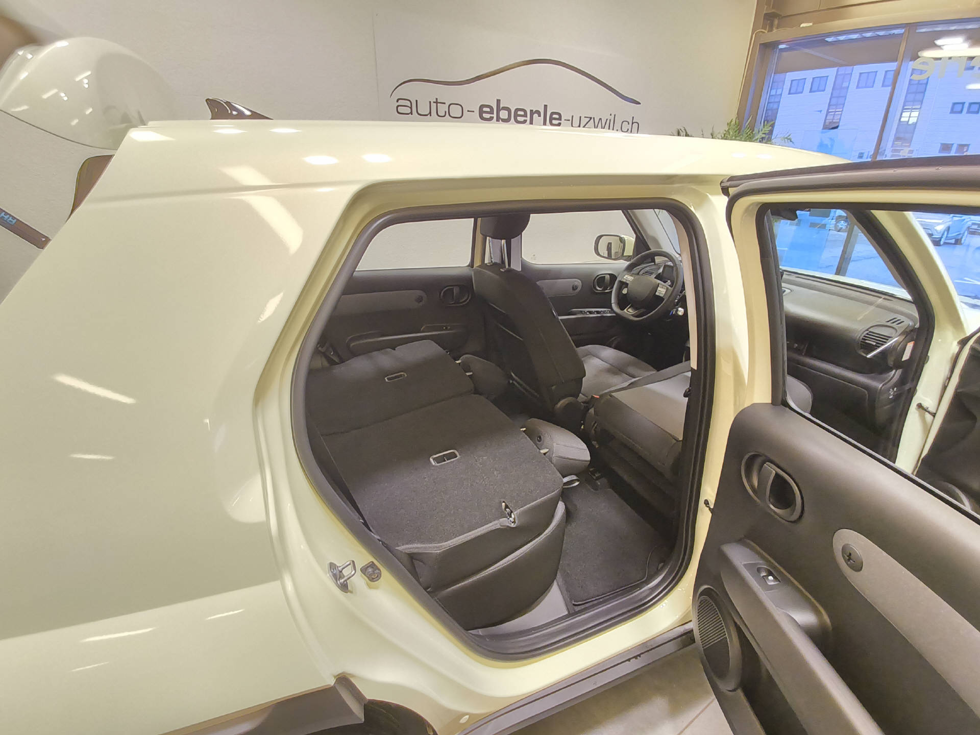 HYUNDAI Inster 49 kWh Electric Origo-image-27