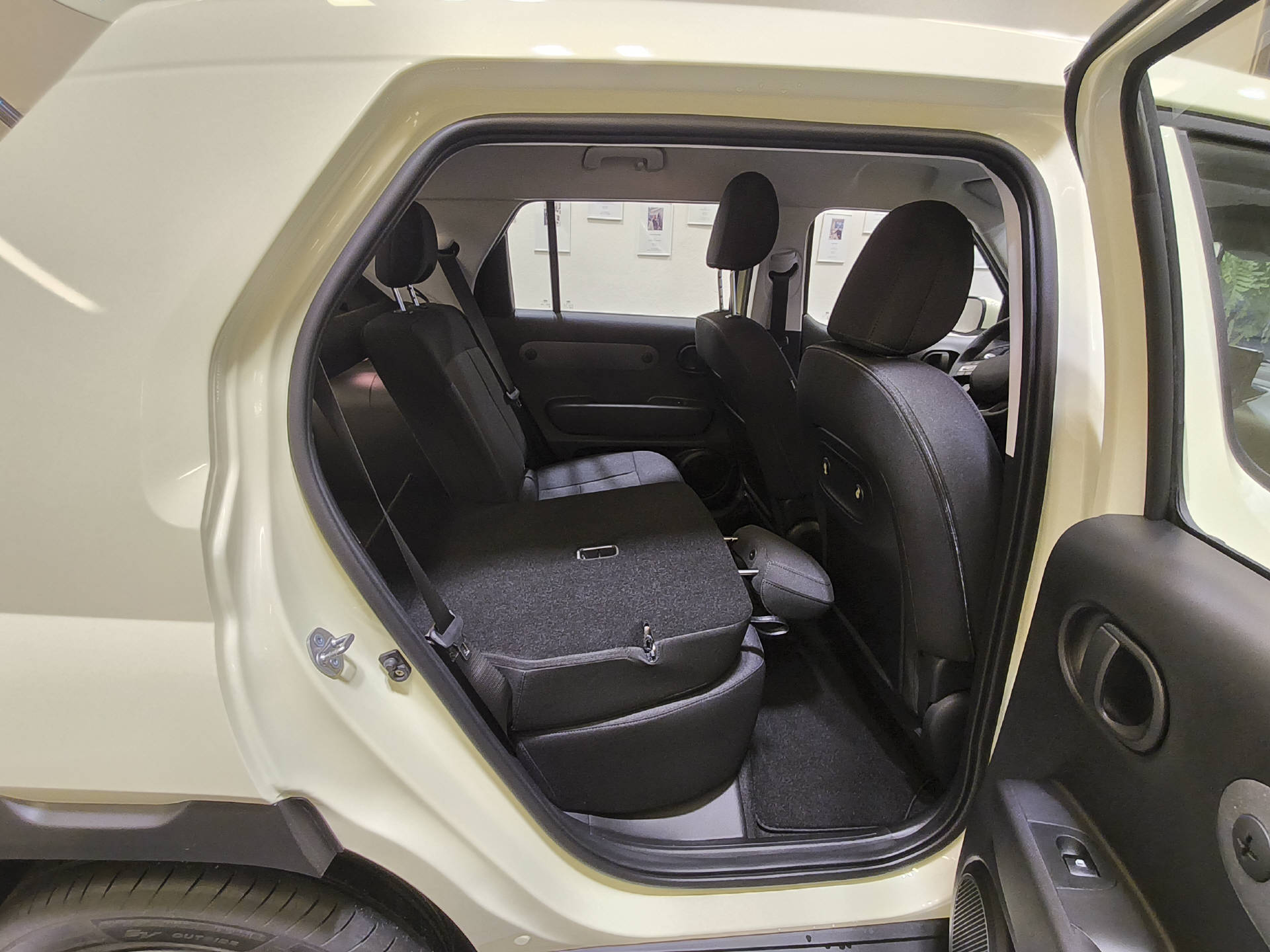 HYUNDAI Inster 49 kWh Electric Origo-image-17