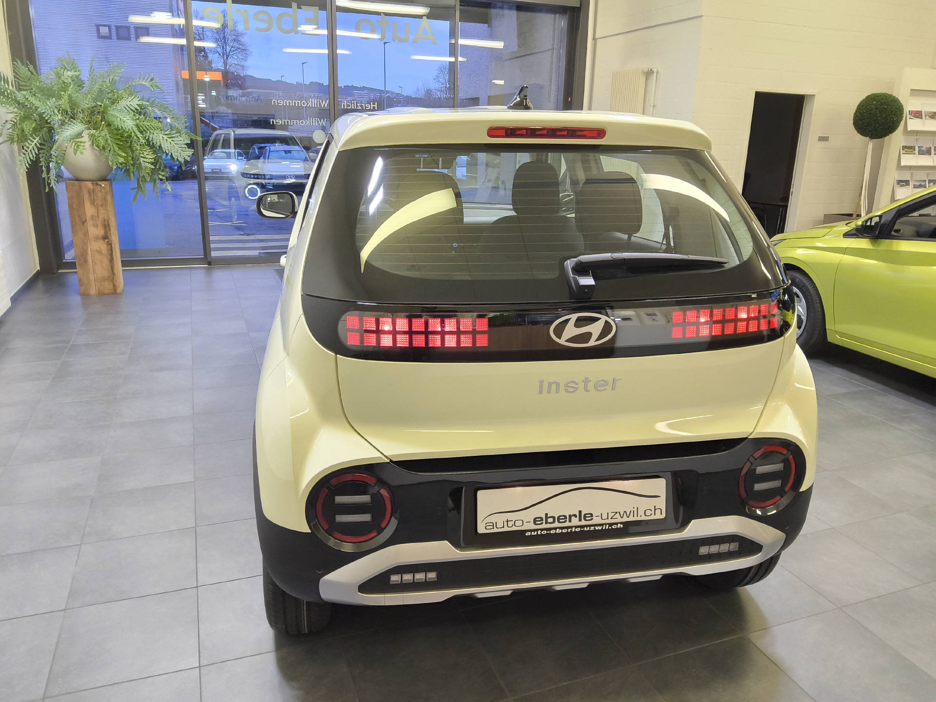HYUNDAI Inster 49 kWh Electric Origo-image-11