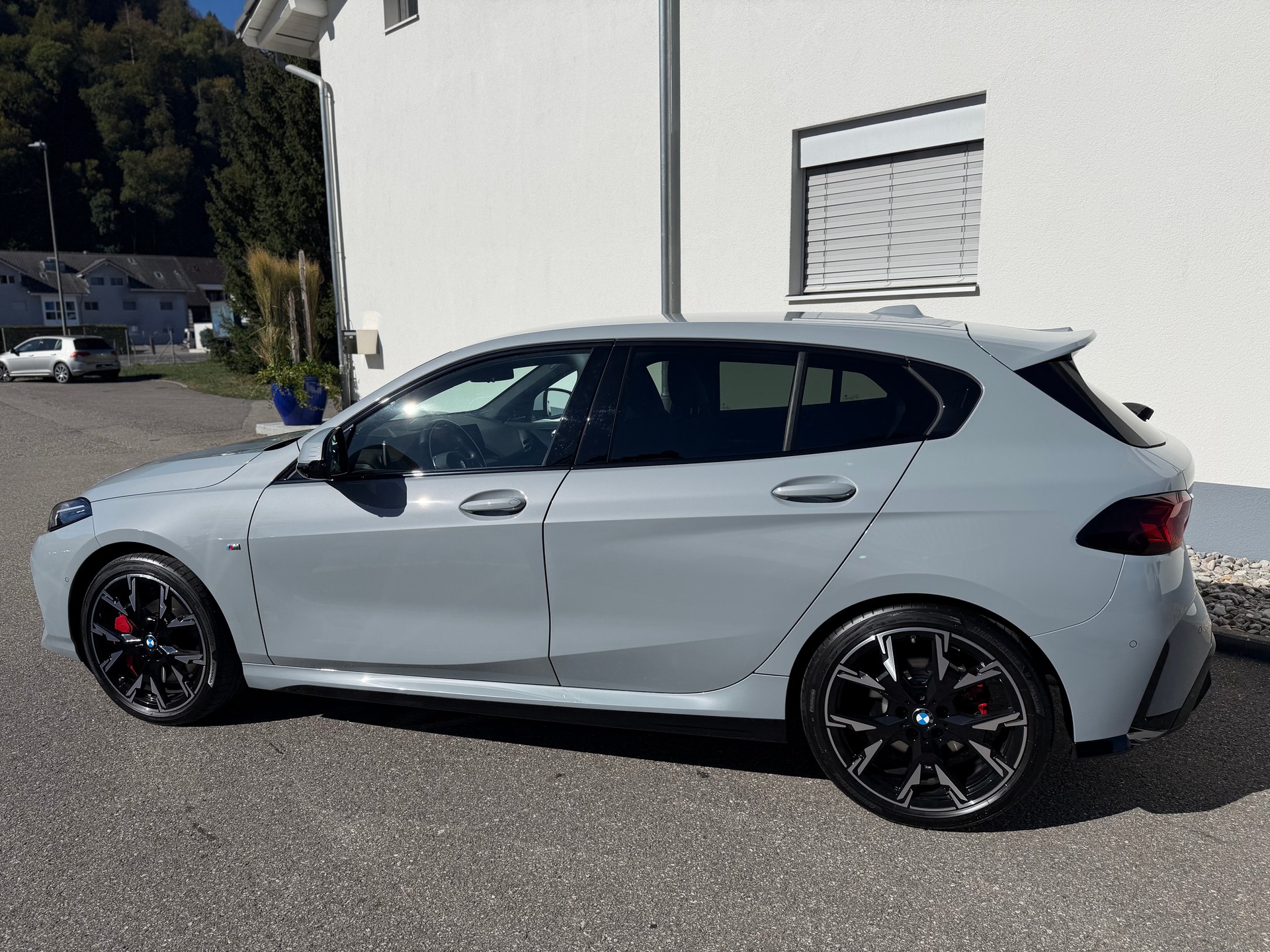 BMW 118d Steptronic M Sport Pro | HEAD-UP DISPLAY | MASSAGESITZE | 360° KAMERA | KEYLESS GO-image-12