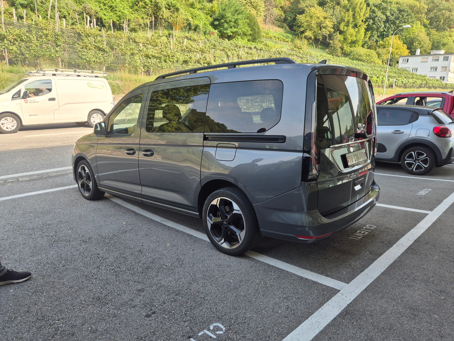 FORD Grand Tourneo Connect 2.0 EcoBlue Active-image-4