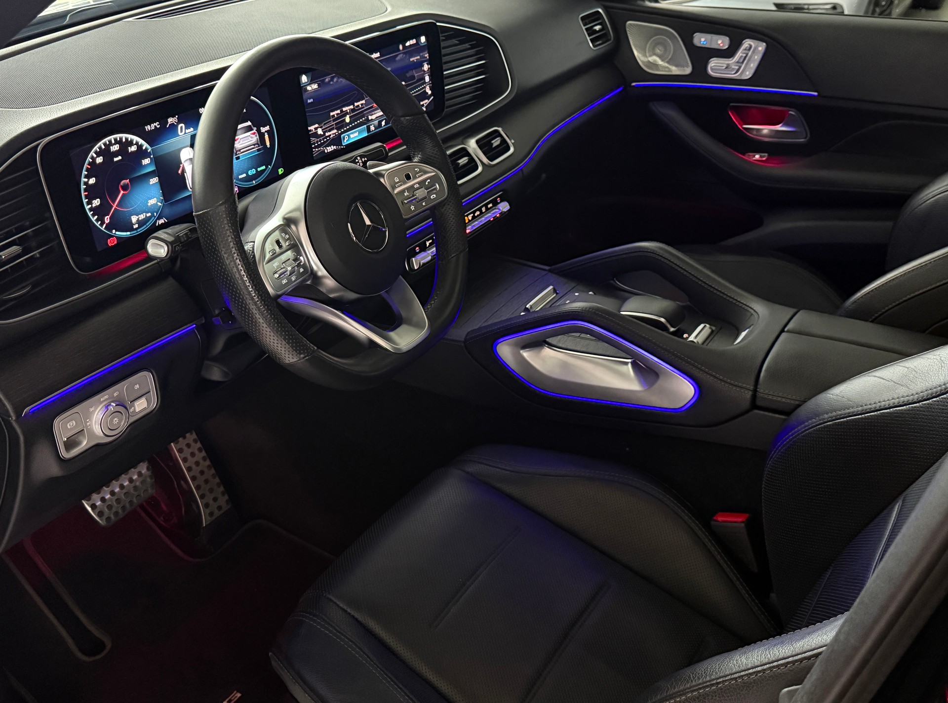 MERCEDES-BENZ GLE 450 4Matic AMG Line 9G-Tronic ***7-PLATZ***CH-FAHRZEUG***PANORAMADACH***LUFTFEDERUNG***-image-9