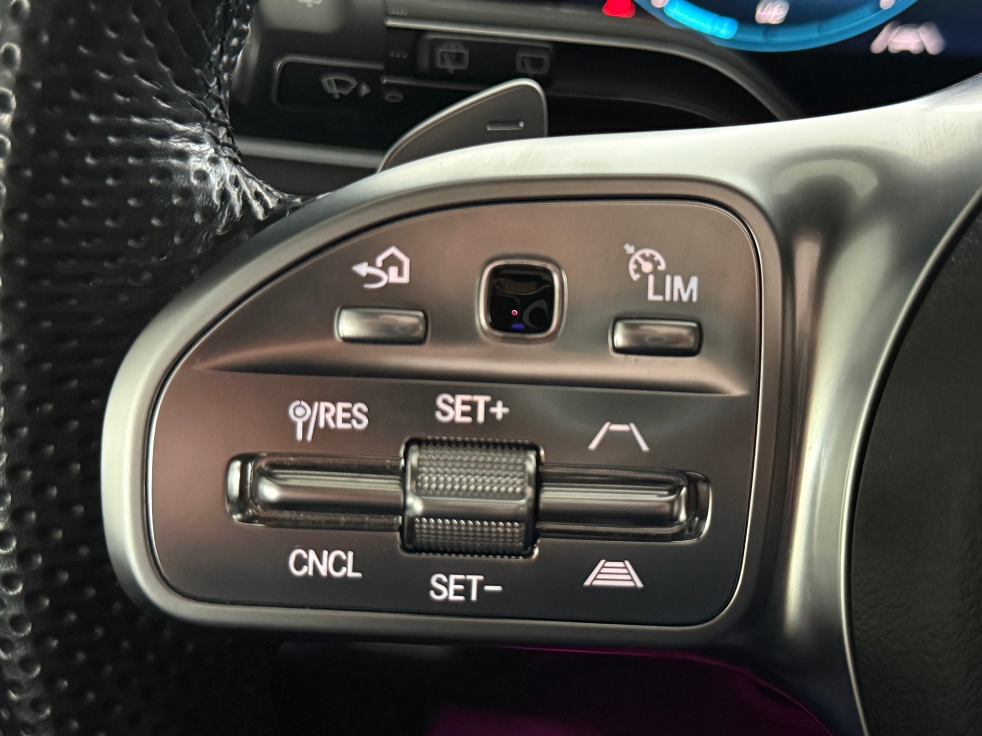 MERCEDES-BENZ GLE 450 4Matic AMG Line 9G-Tronic ***7-PLATZ***CH-FAHRZEUG***PANORAMADACH***LUFTFEDERUNG***-image-16
