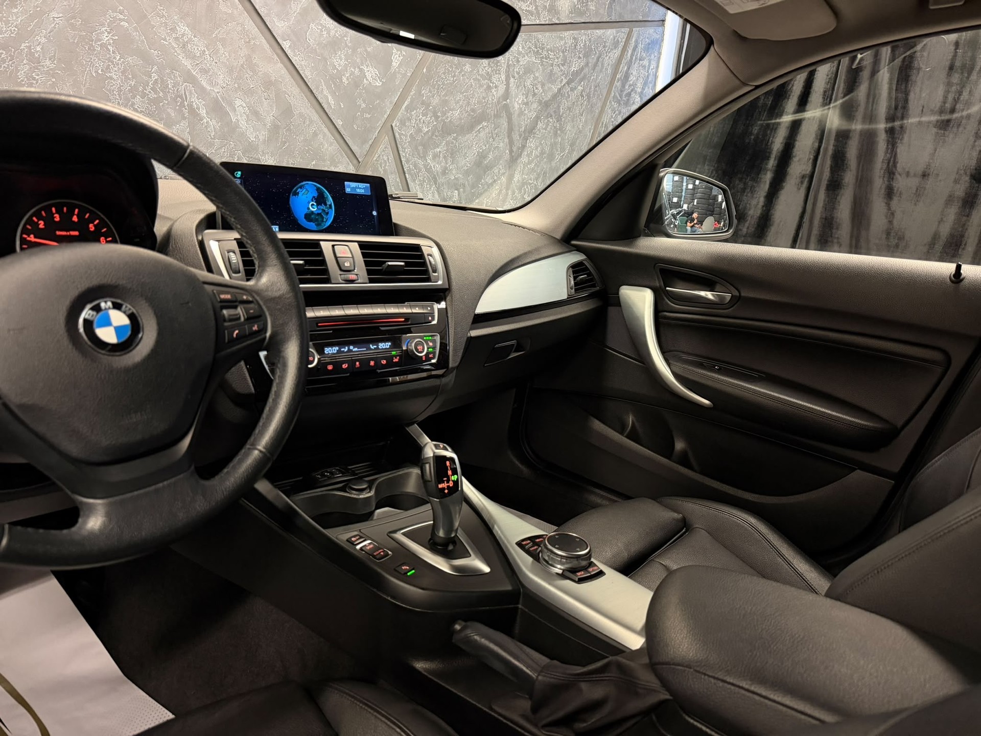 BMW 118i Steptronic Facelift-image-9