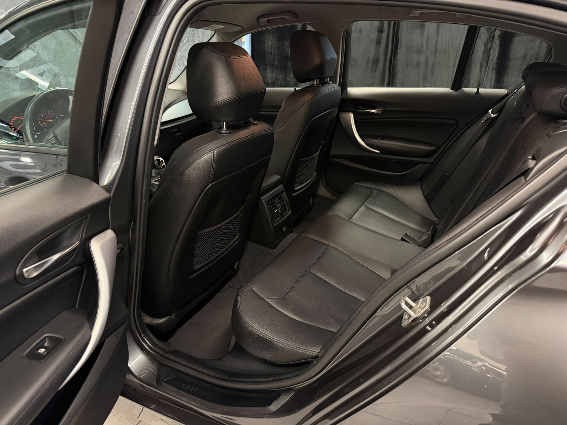 BMW 118i Steptronic Facelift-image-12
