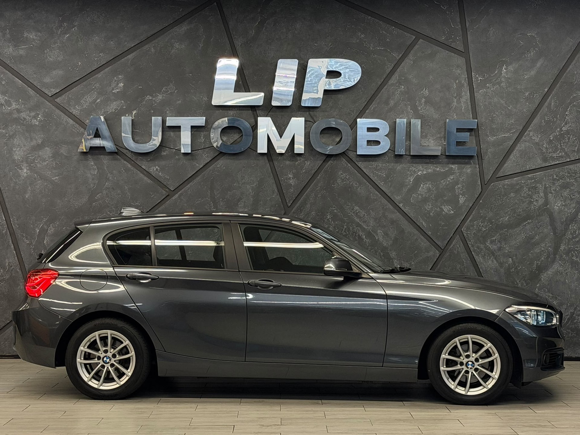 BMW 118i Steptronic Facelift-image-3