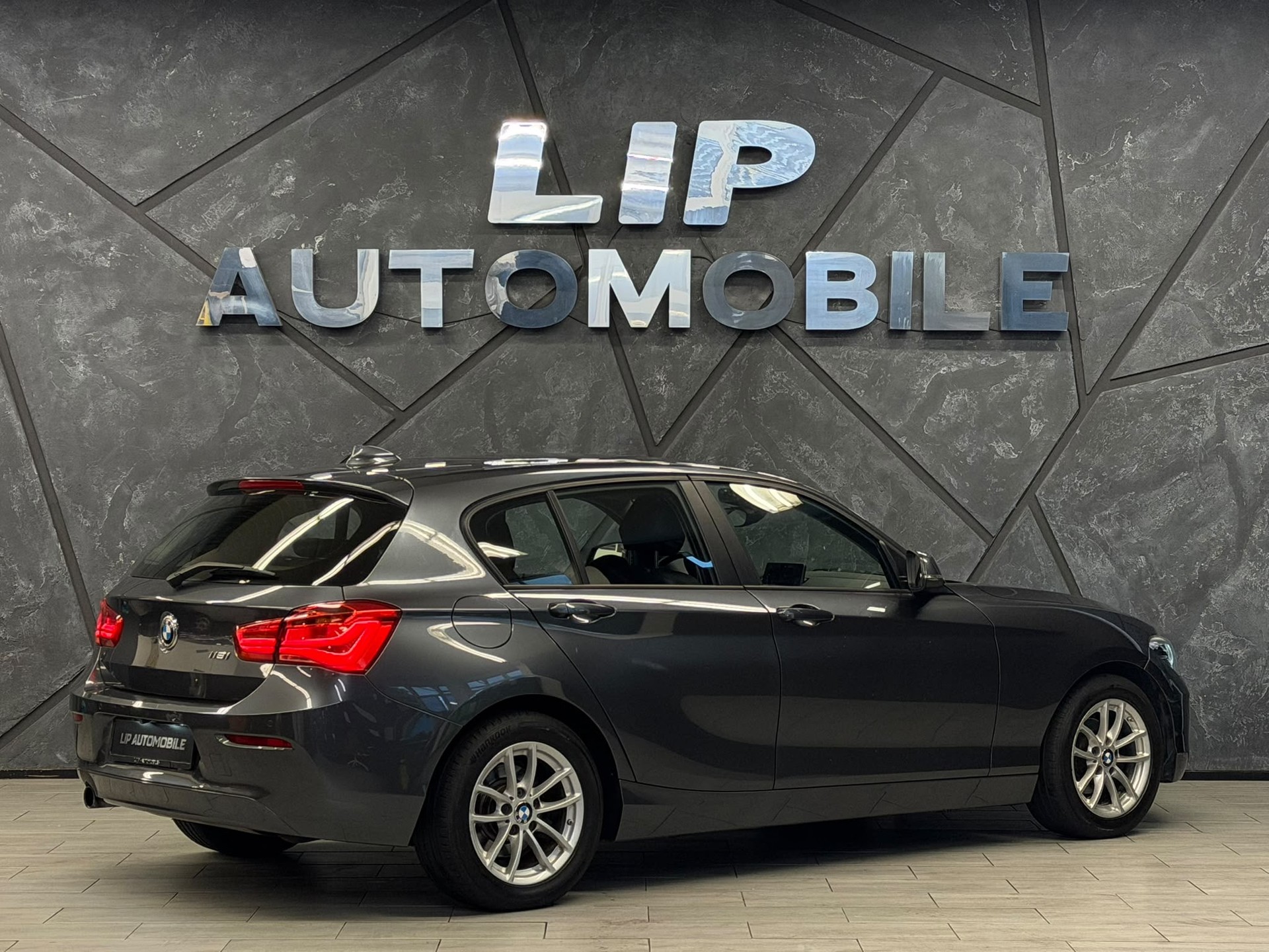 BMW 118i Steptronic Facelift-image-6