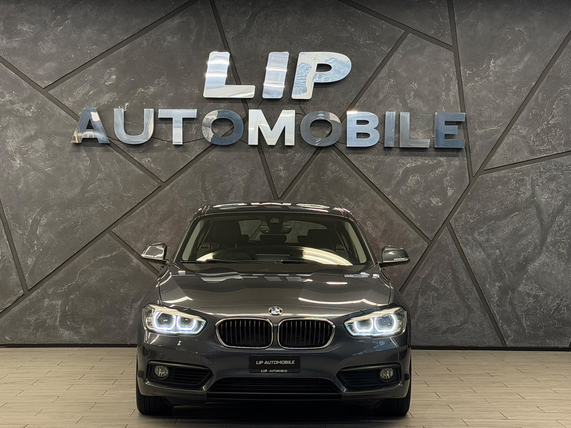BMW 118i Steptronic Facelift-image-1
