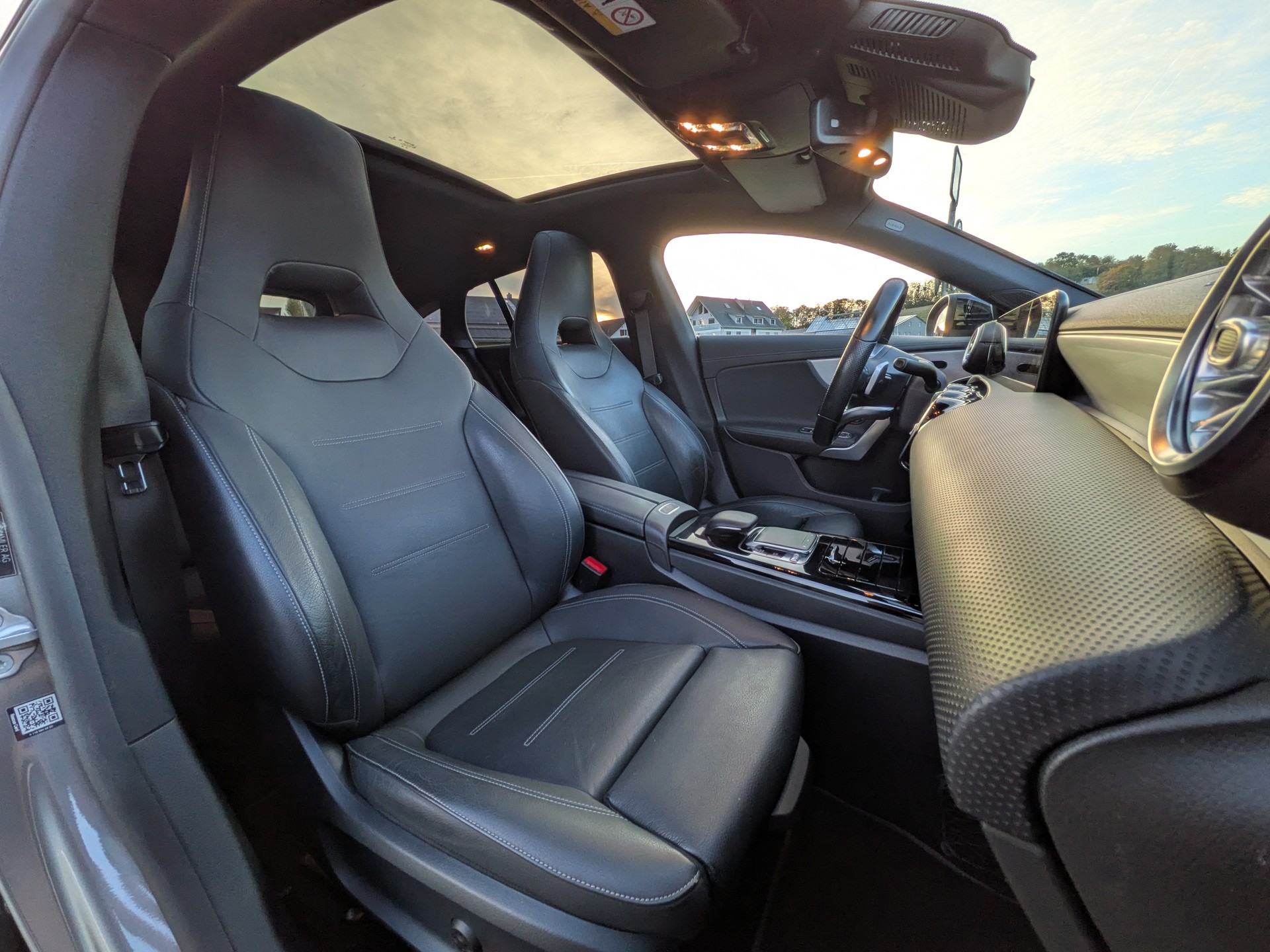 MERCEDES-BENZ CLA Shooting Brake 250 4Matic 7G-DCT AMG Line-image-12