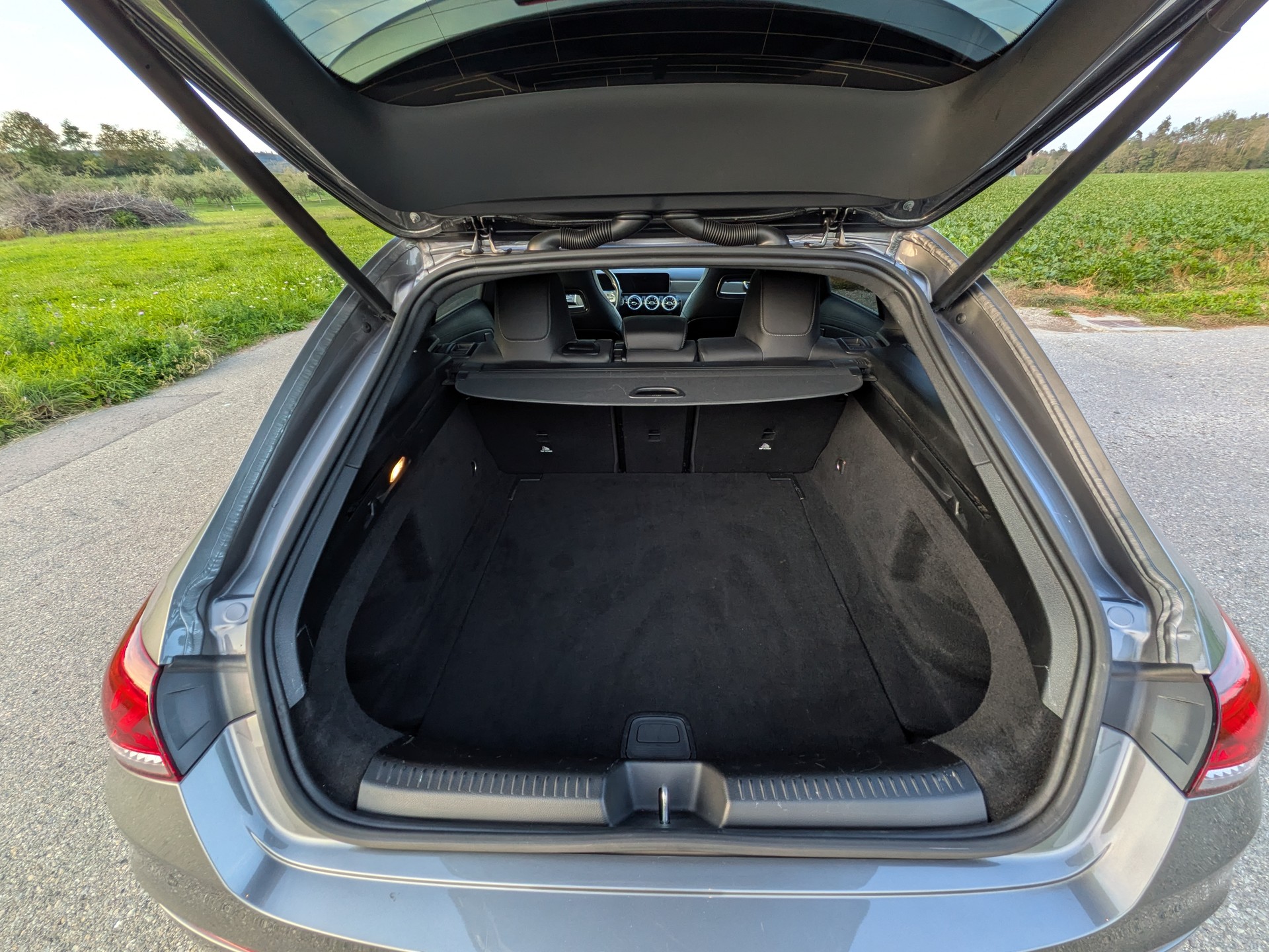 MERCEDES-BENZ CLA Shooting Brake 250 4Matic 7G-DCT AMG Line-image-21