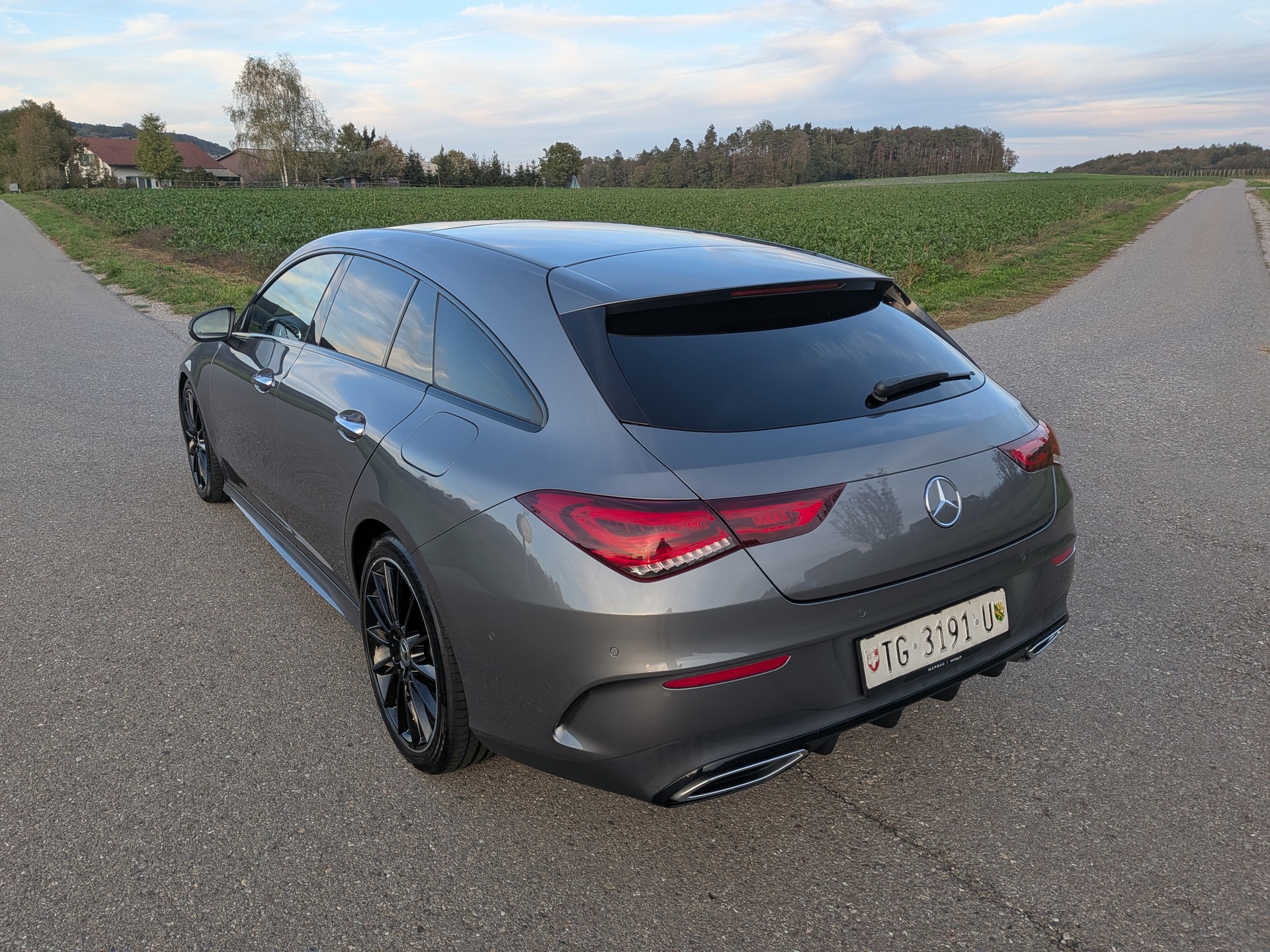 MERCEDES-BENZ CLA Shooting Brake 250 4Matic 7G-DCT AMG Line-image-11