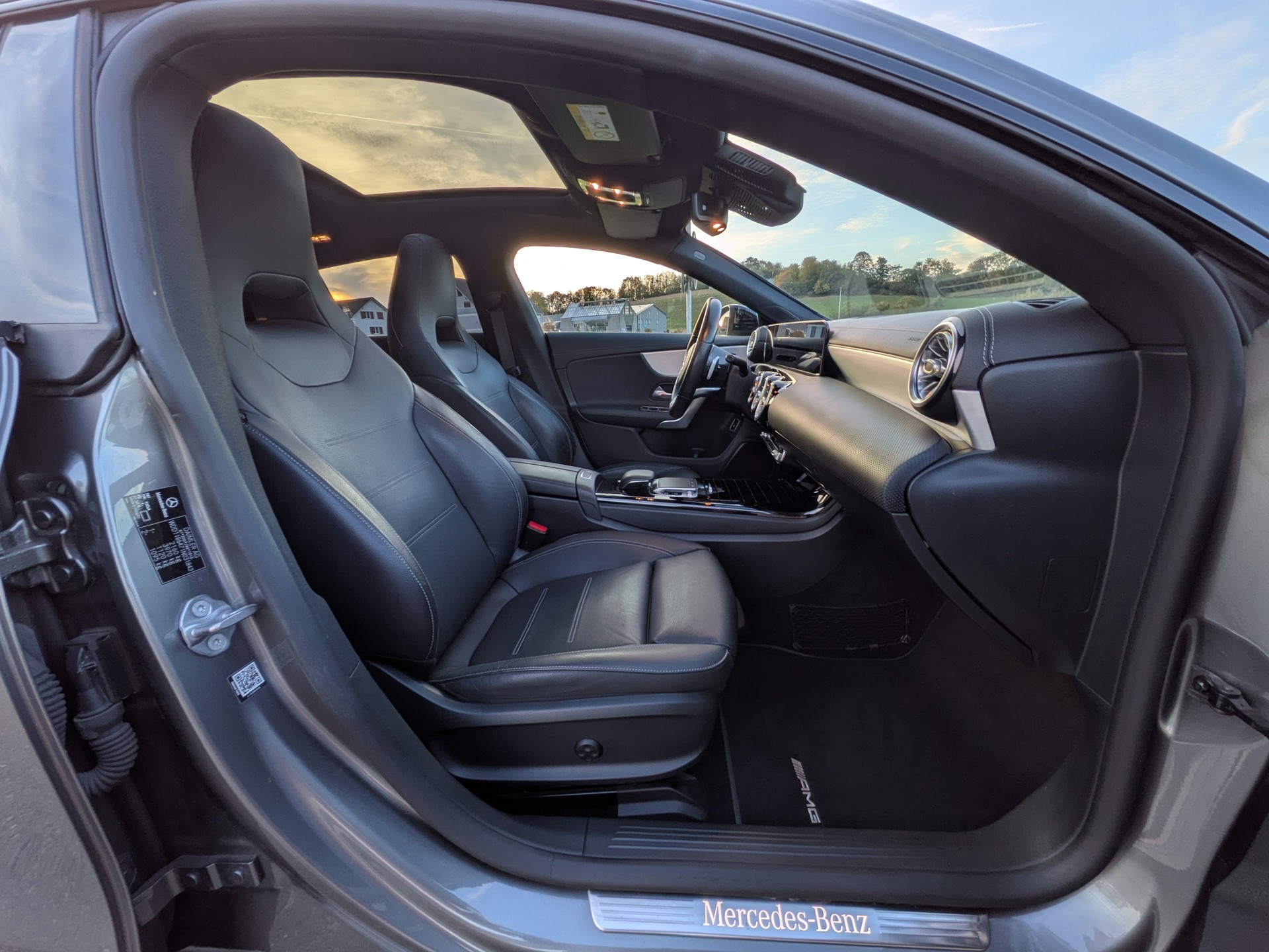 MERCEDES-BENZ CLA Shooting Brake 250 4Matic 7G-DCT AMG Line-image-14