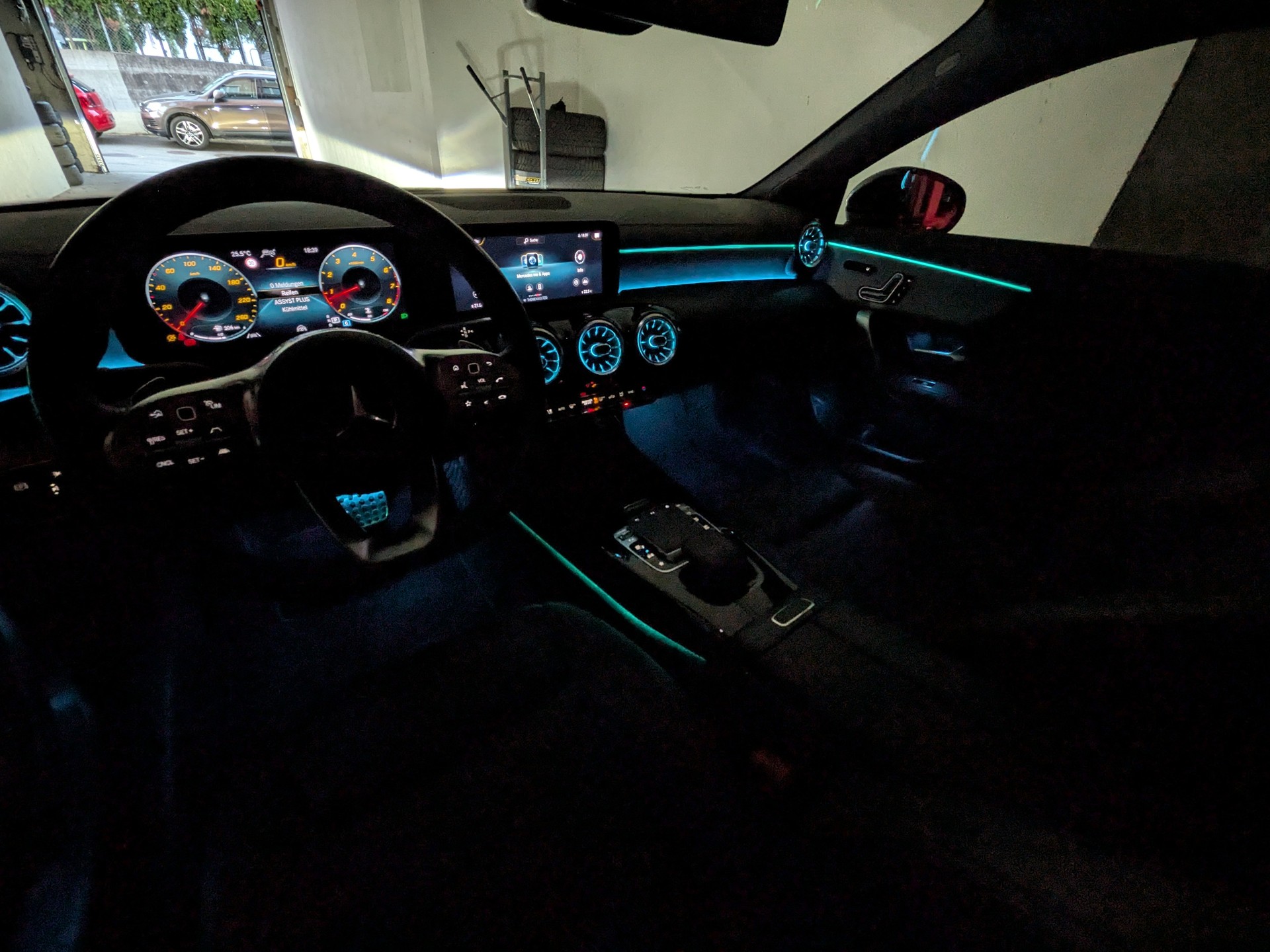 MERCEDES-BENZ CLA Shooting Brake 250 4Matic 7G-DCT AMG Line-image-25
