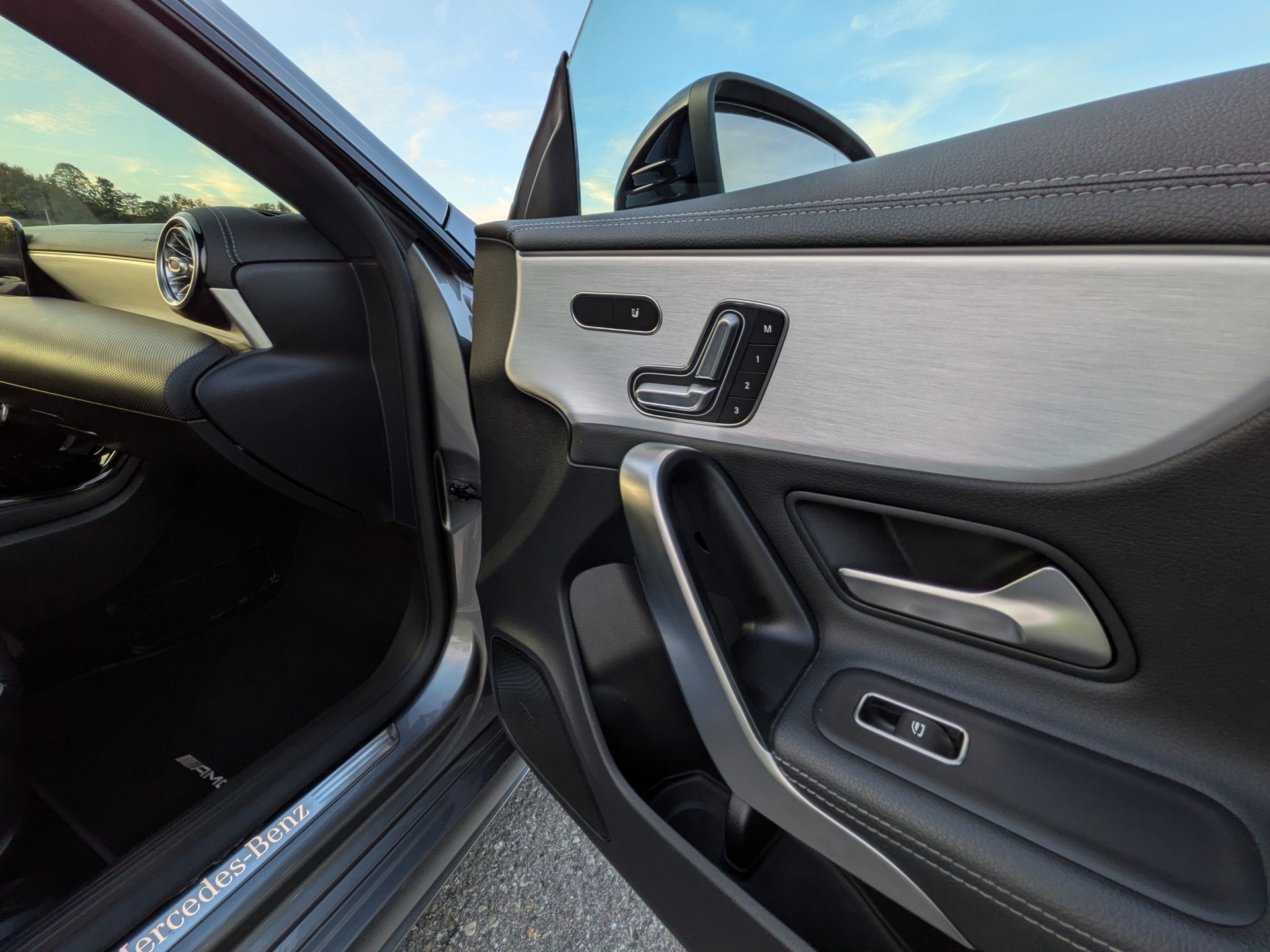 MERCEDES-BENZ CLA Shooting Brake 250 4Matic 7G-DCT AMG Line-image-20