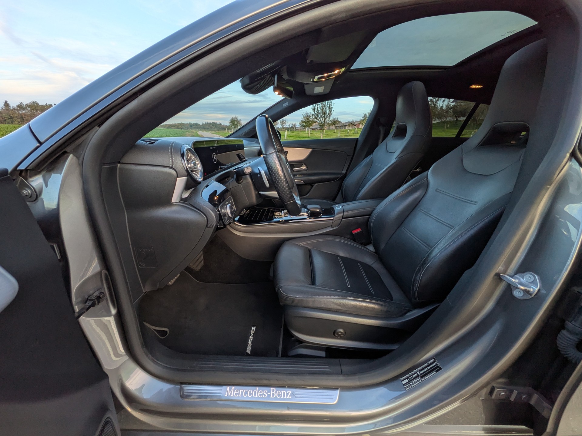 MERCEDES-BENZ CLA Shooting Brake 250 4Matic 7G-DCT AMG Line-image-15