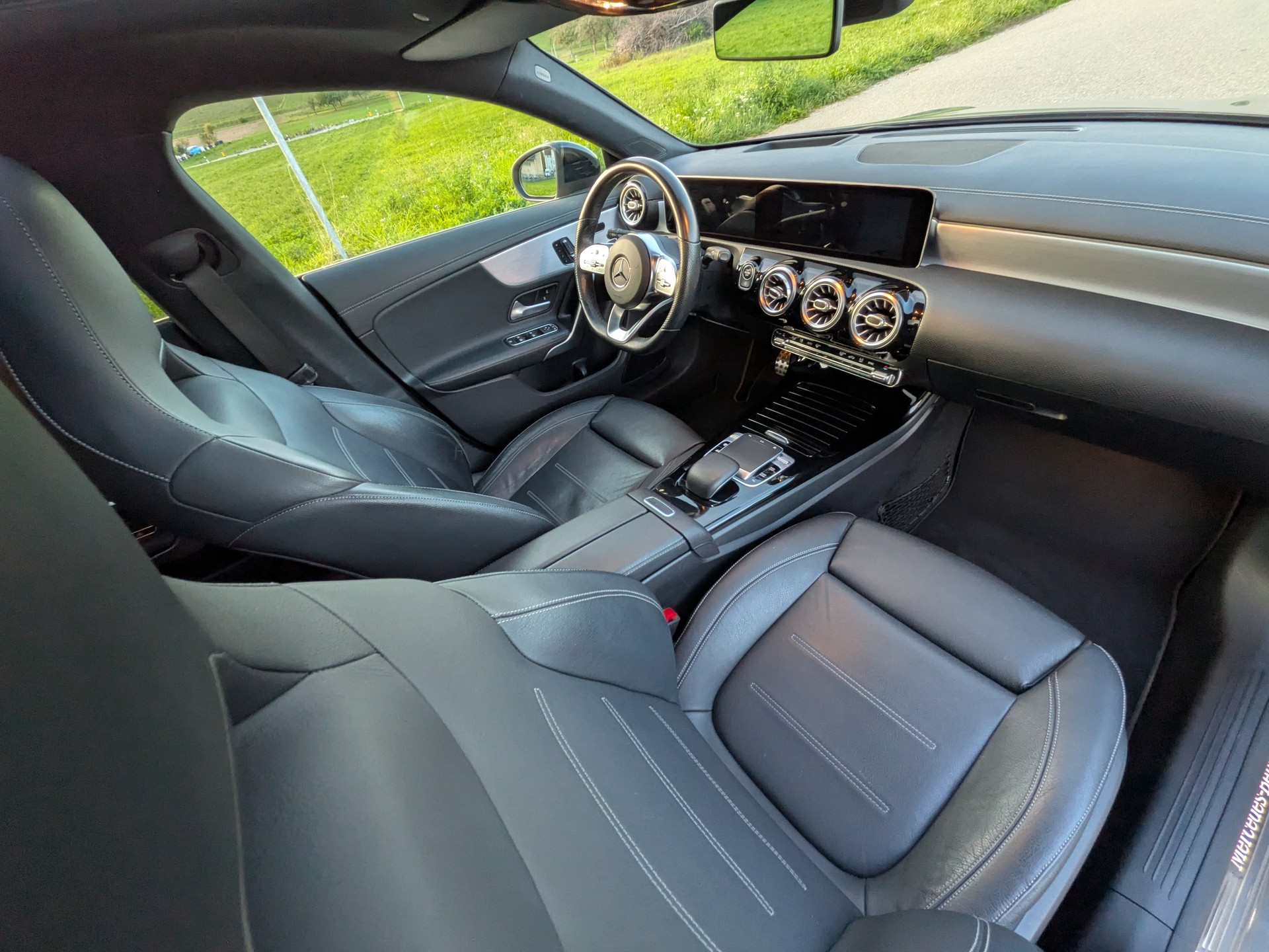 MERCEDES-BENZ CLA Shooting Brake 250 4Matic 7G-DCT AMG Line-image-16
