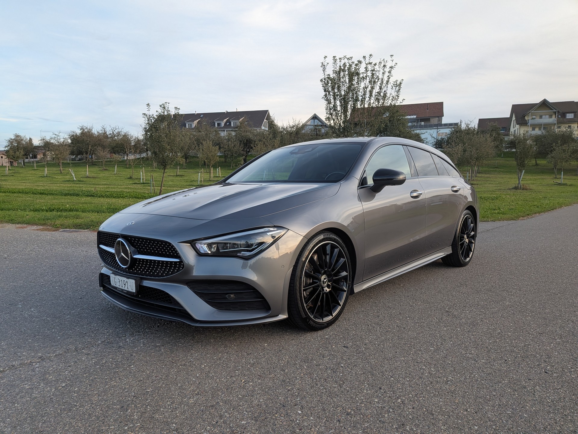 MERCEDES-BENZ CLA Shooting Brake 250 4Matic 7G-DCT AMG Line-image-4