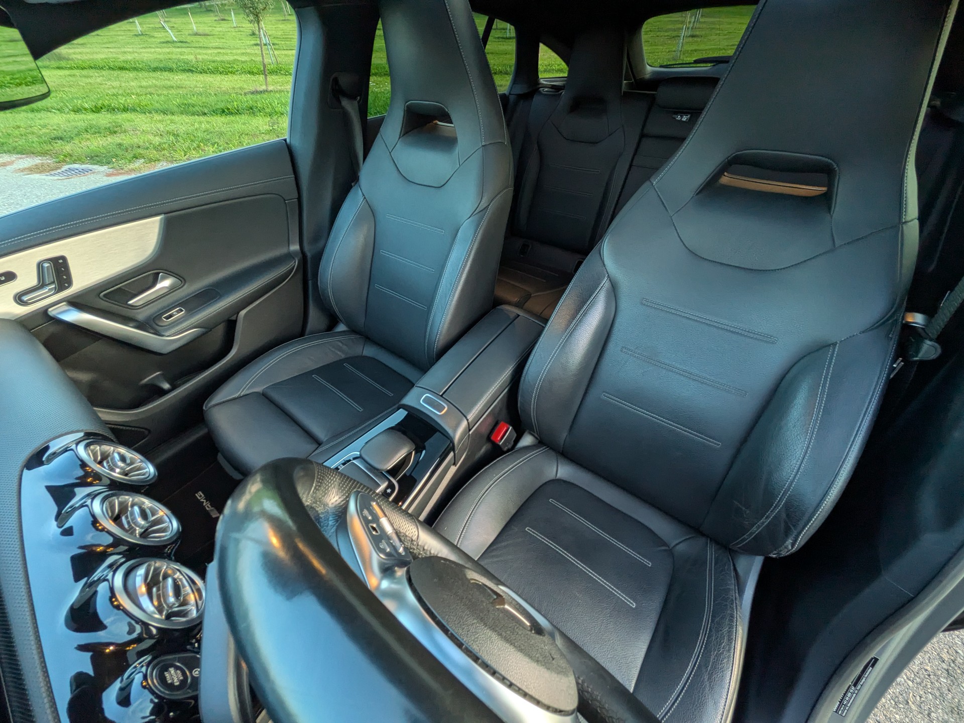 MERCEDES-BENZ CLA Shooting Brake 250 4Matic 7G-DCT AMG Line-image-17