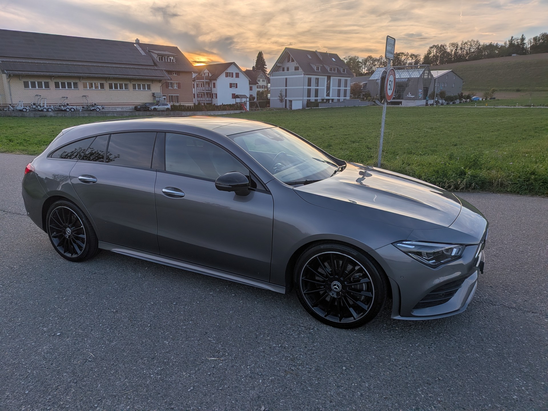 MERCEDES-BENZ CLA Shooting Brake 250 4Matic 7G-DCT AMG Line-image-7