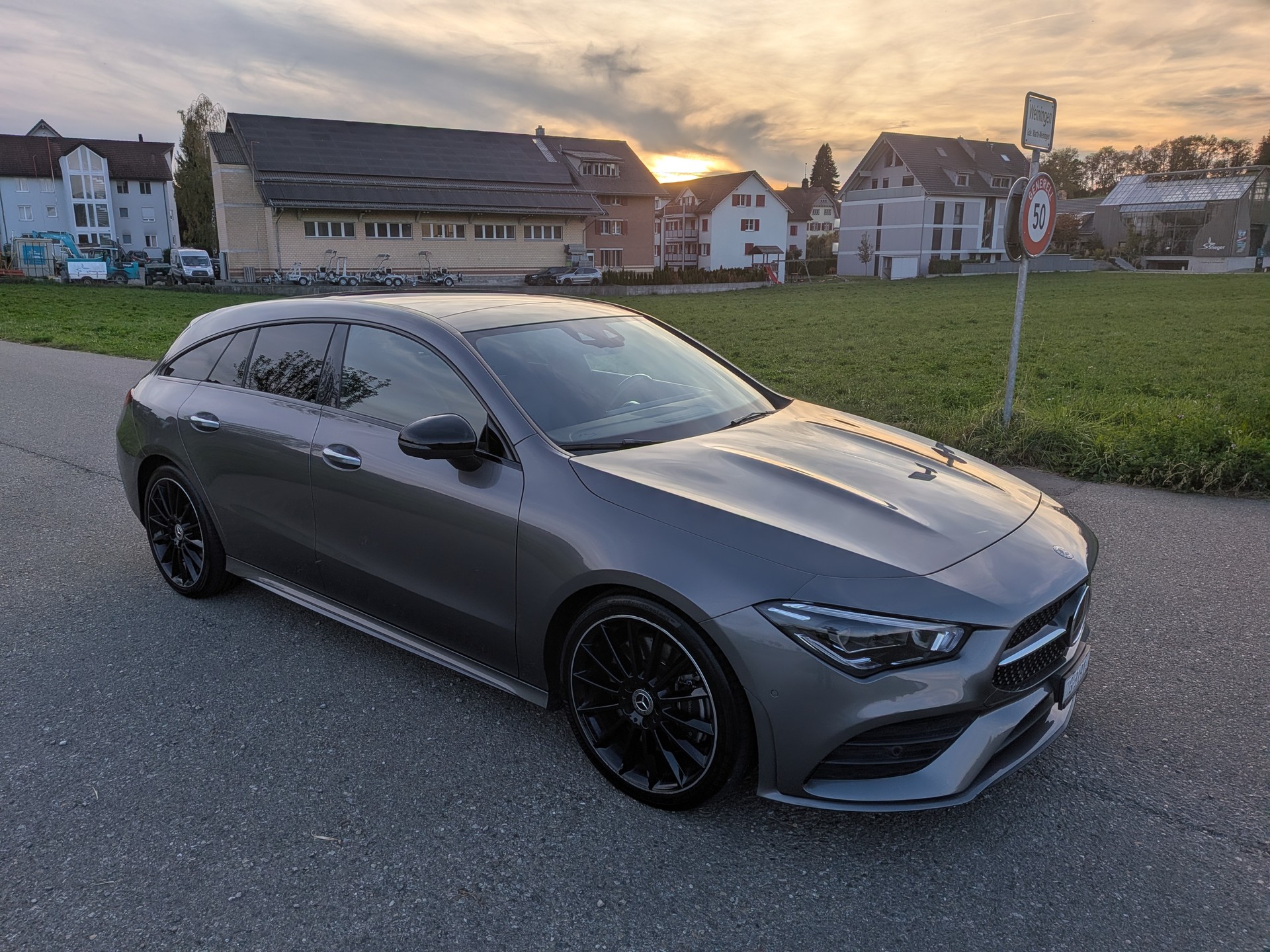 MERCEDES-BENZ CLA Shooting Brake 250 4Matic 7G-DCT AMG Line-image-1