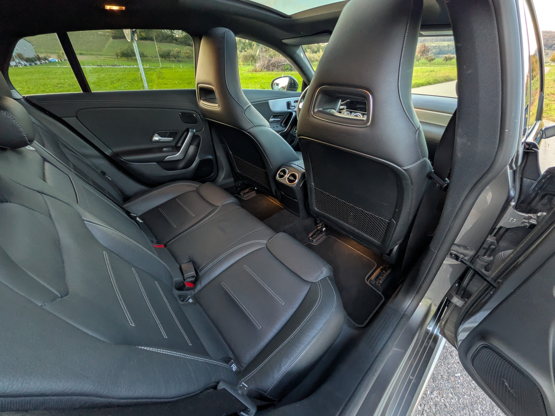 MERCEDES-BENZ CLA Shooting Brake 250 4Matic 7G-DCT AMG Line-image-19