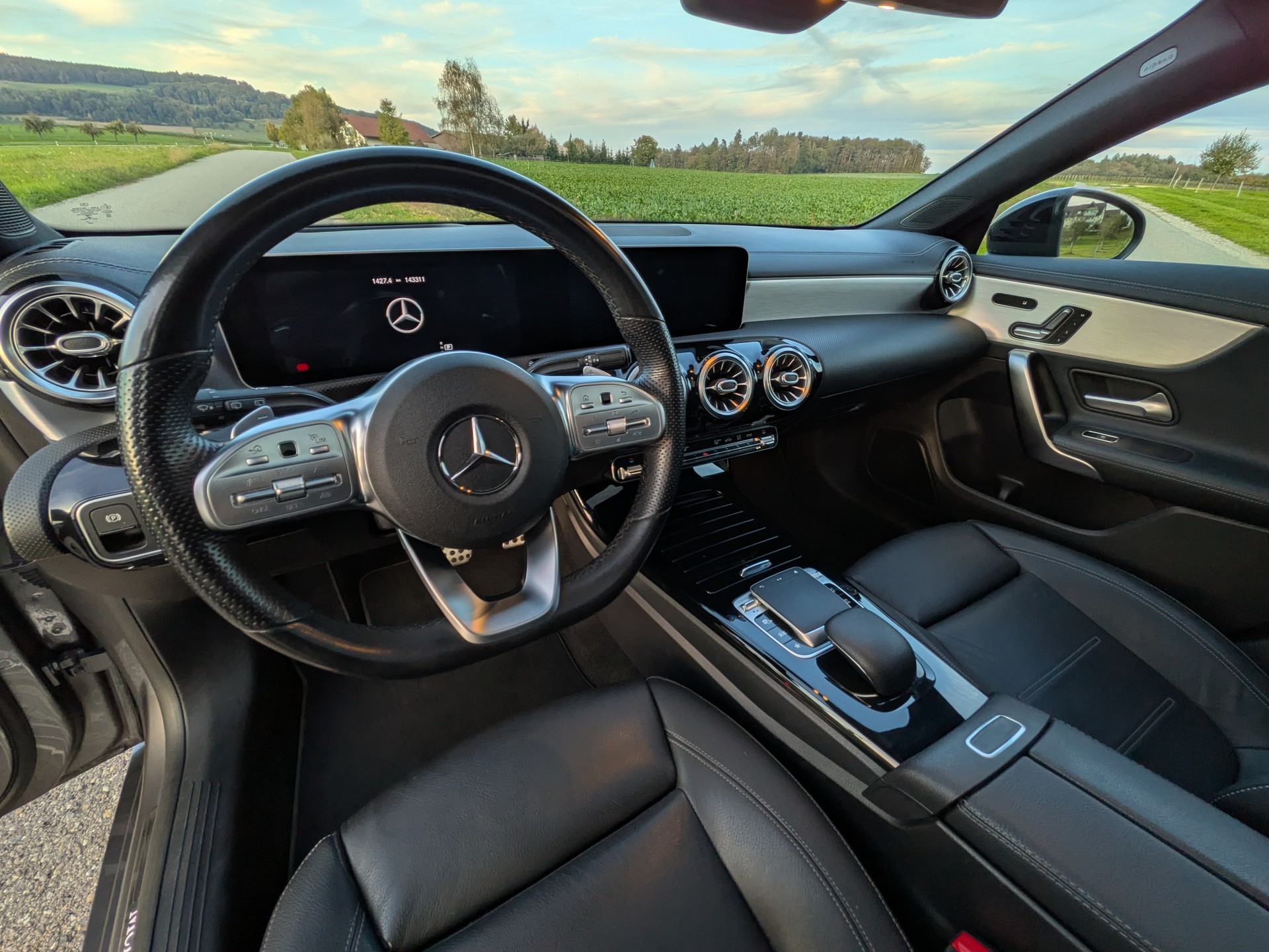 MERCEDES-BENZ CLA Shooting Brake 250 4Matic 7G-DCT AMG Line-image-18