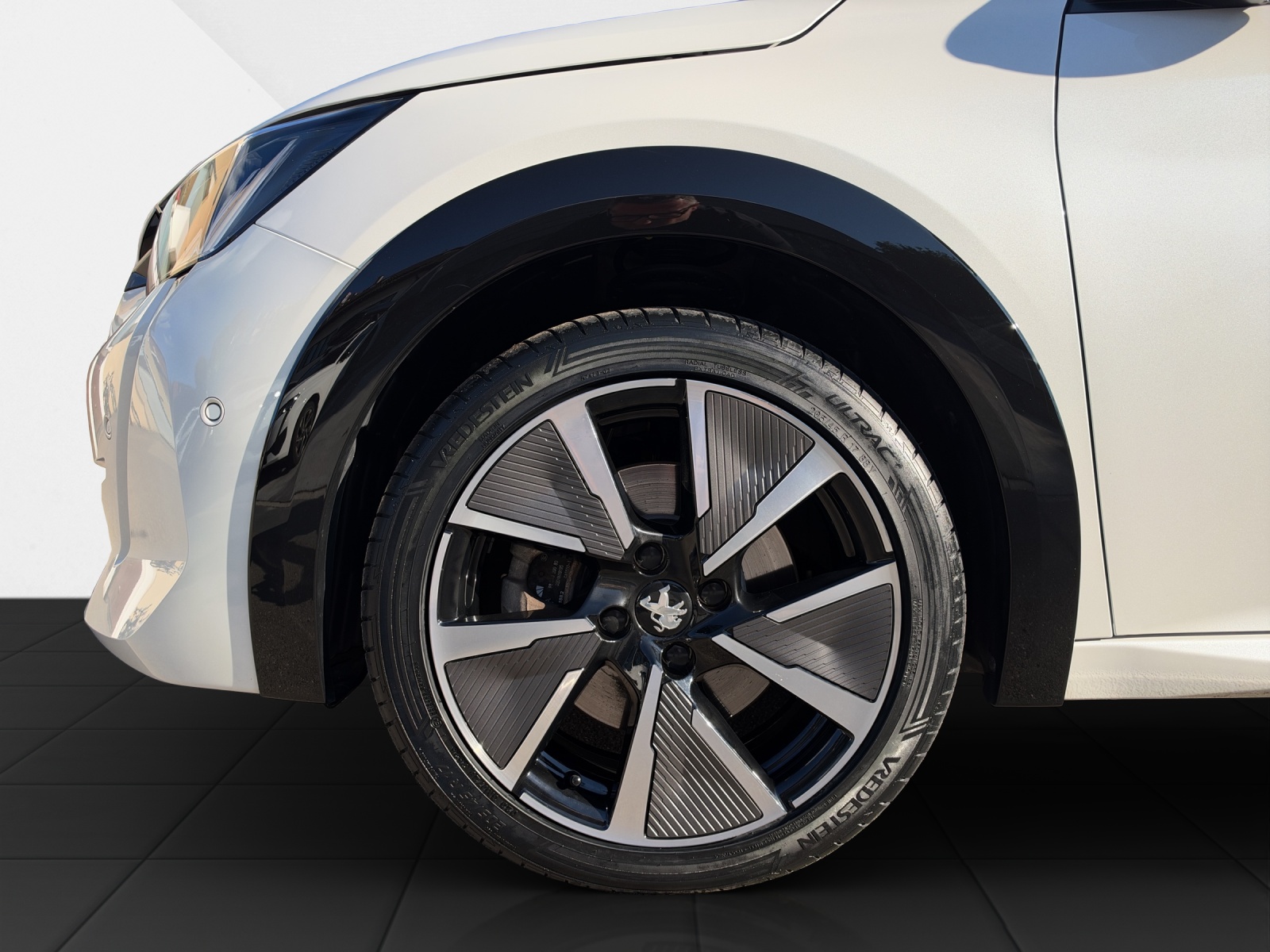 PEUGEOT 208 e-GT Pack-image-19