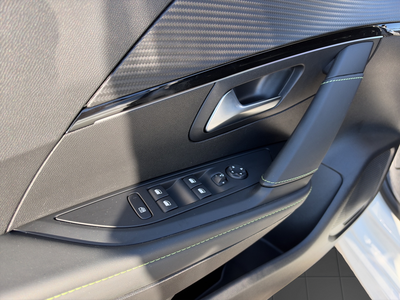 PEUGEOT 208 e-GT Pack-image-17