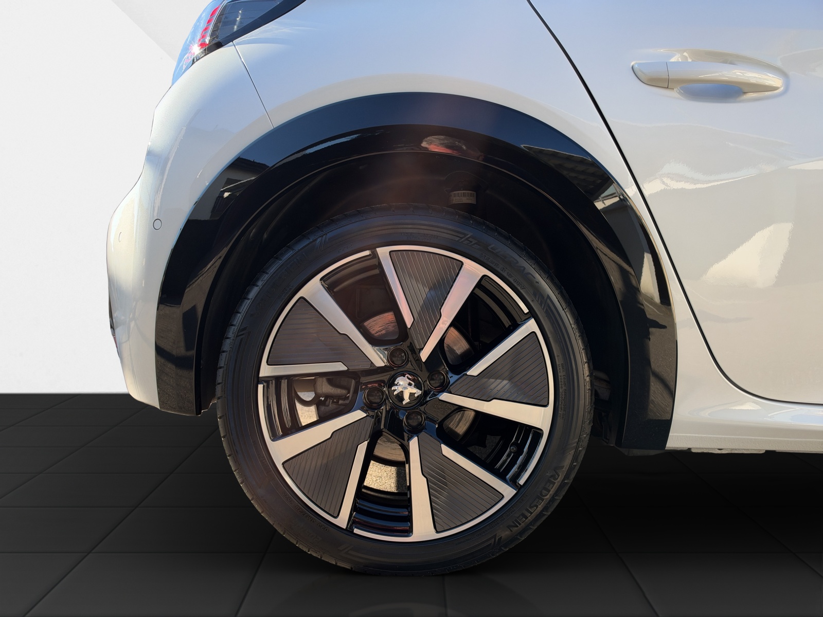 PEUGEOT 208 e-GT Pack-image-22