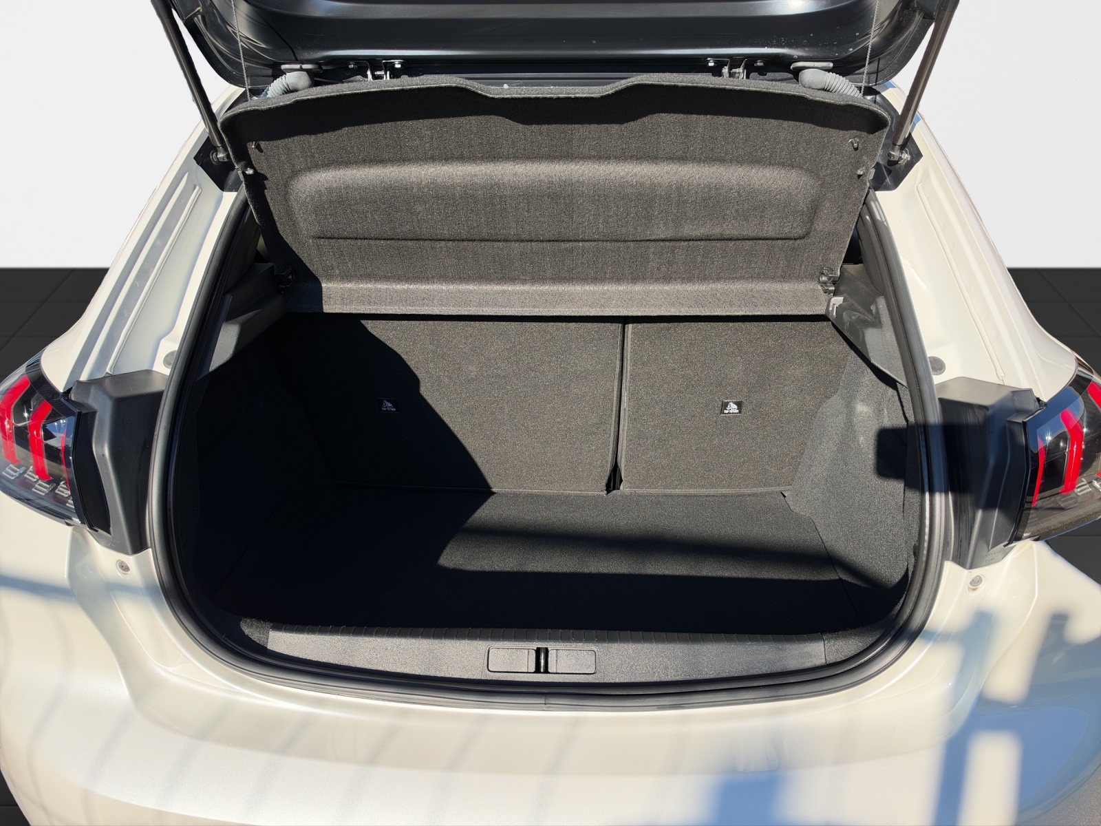 PEUGEOT 208 e-GT Pack-image-15