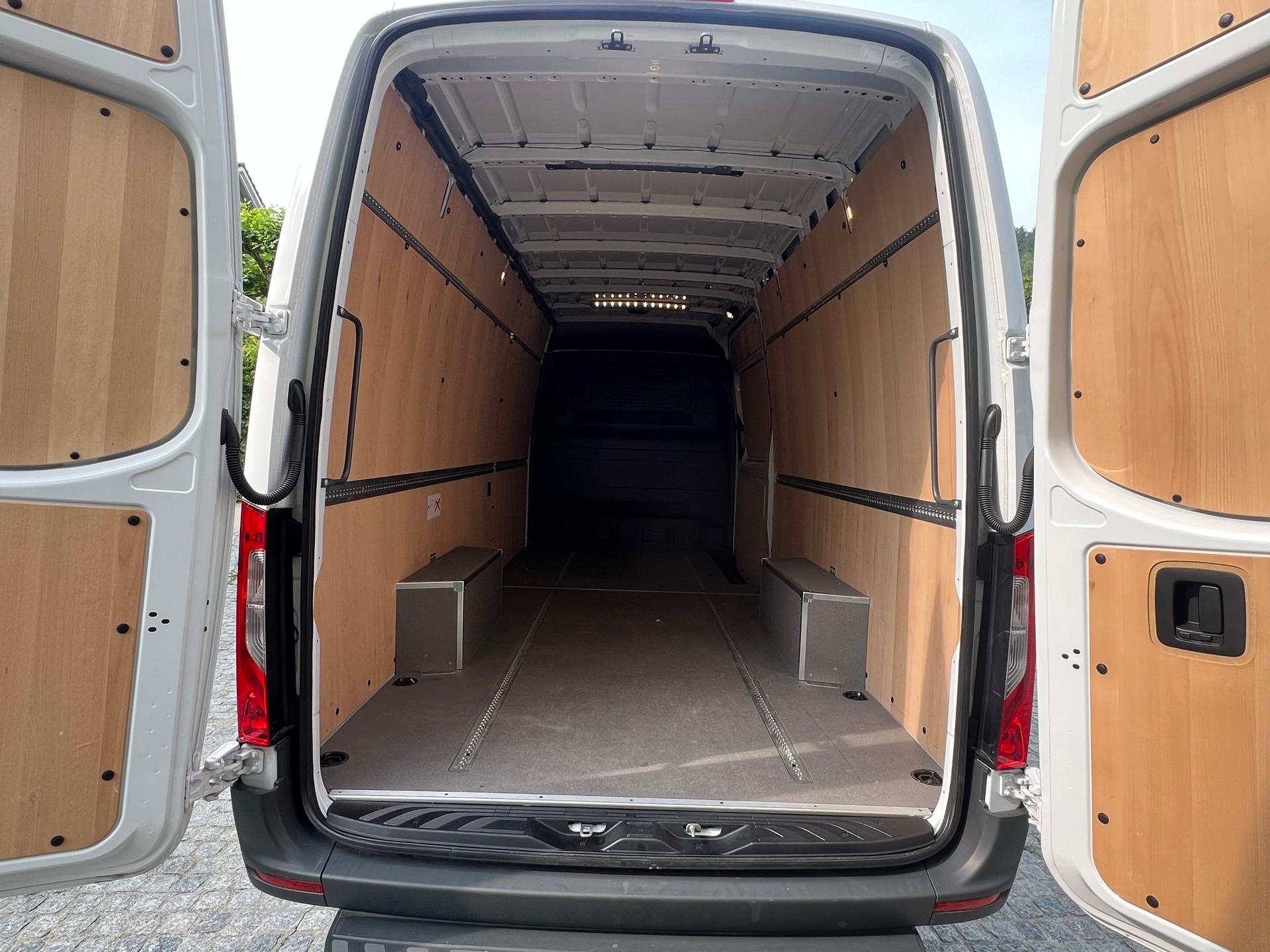 MERCEDES-BENZ Sprinter 317 CDI Lang 9G-TRONIC-image-9