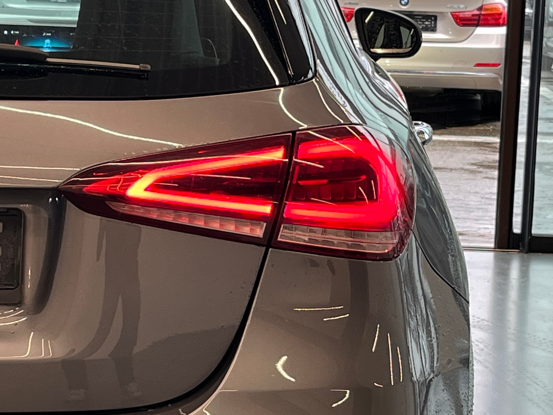 MERCEDES-BENZ A 220 AMG Line 7G-DCT 4Matic-image-6