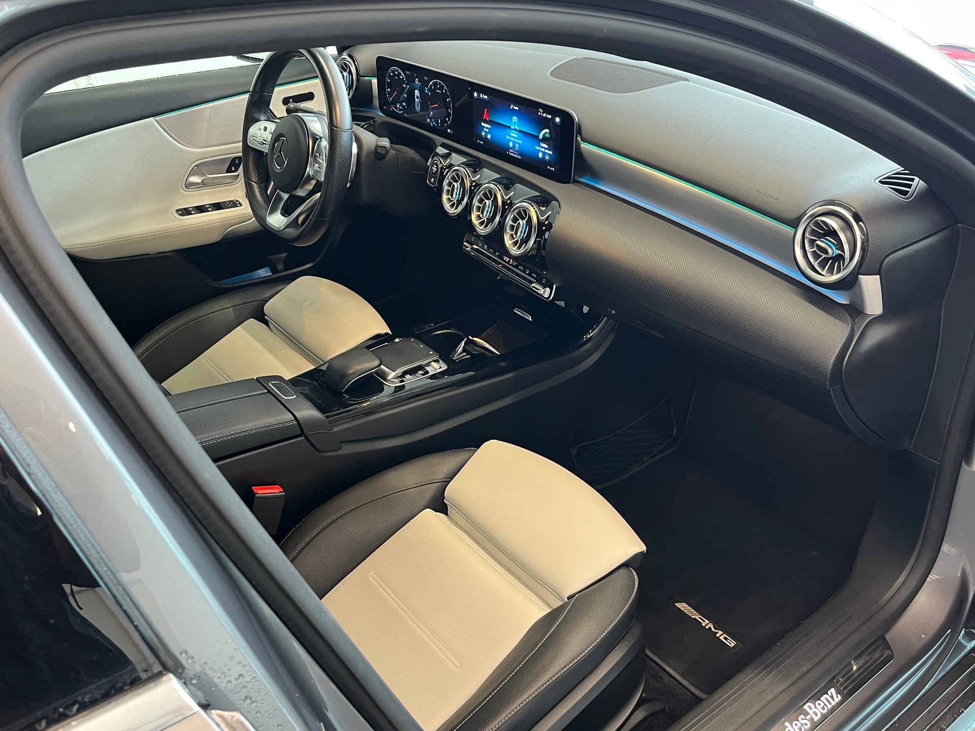 MERCEDES-BENZ A 220 AMG Line 7G-DCT 4Matic-image-7