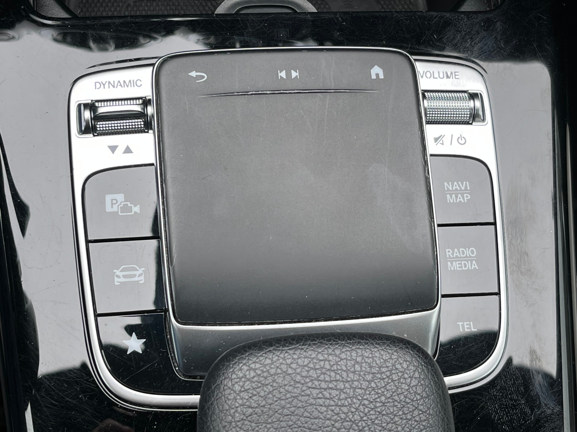 MERCEDES-BENZ A 220 AMG Line 7G-DCT 4Matic-image-17