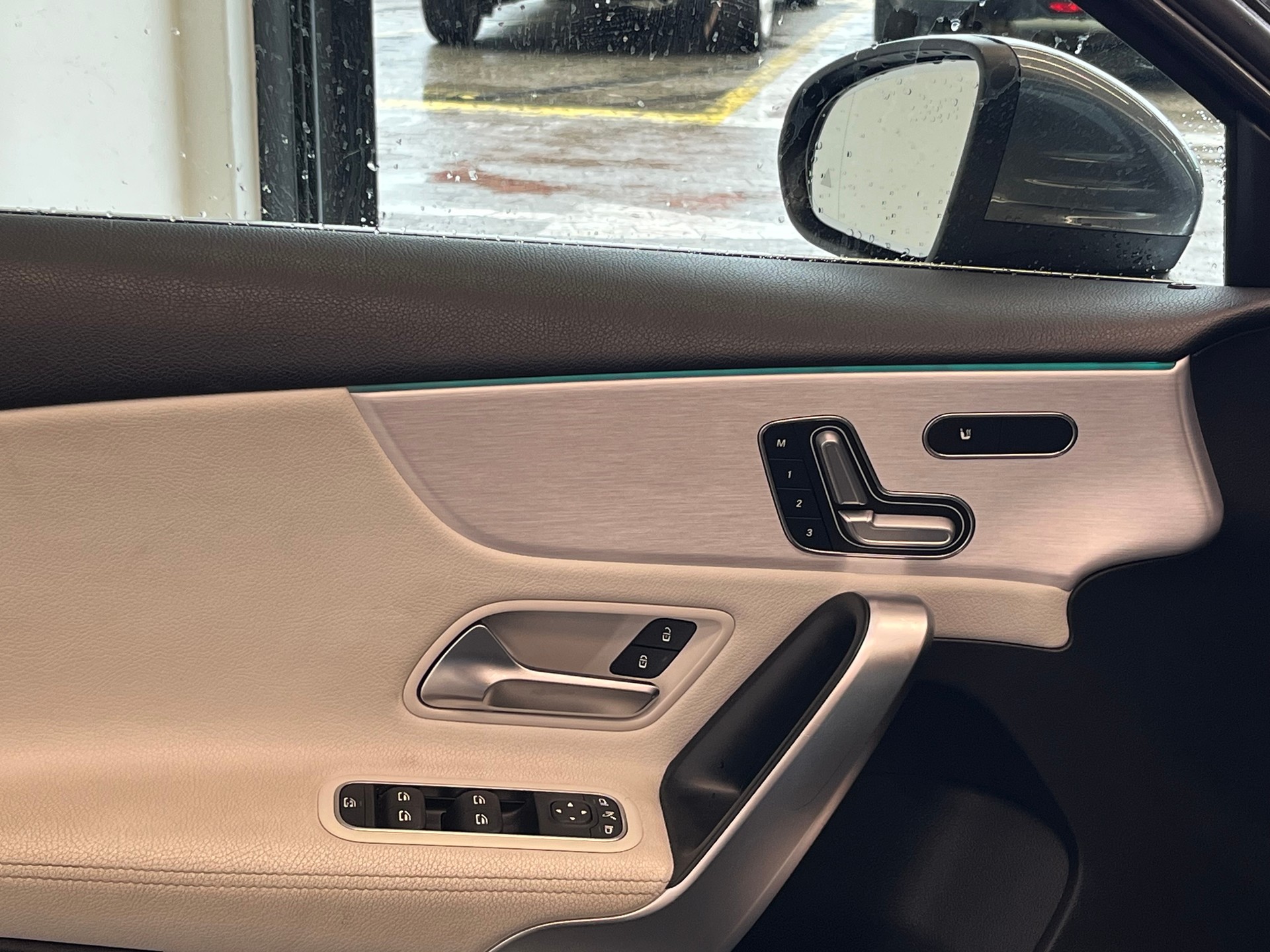 MERCEDES-BENZ A 220 AMG Line 7G-DCT 4Matic-image-10