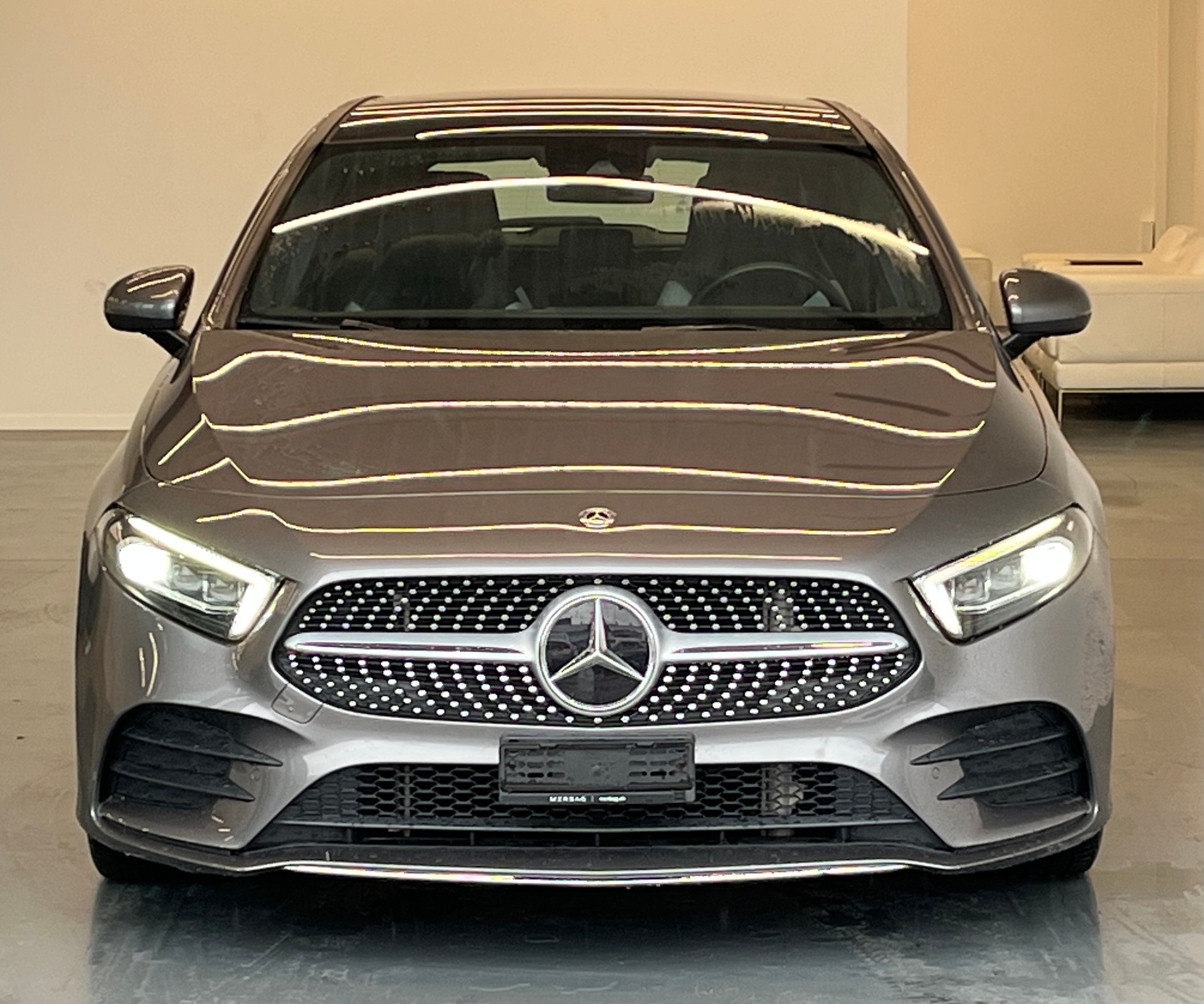 MERCEDES-BENZ A 220 AMG Line 7G-DCT 4Matic-image-2