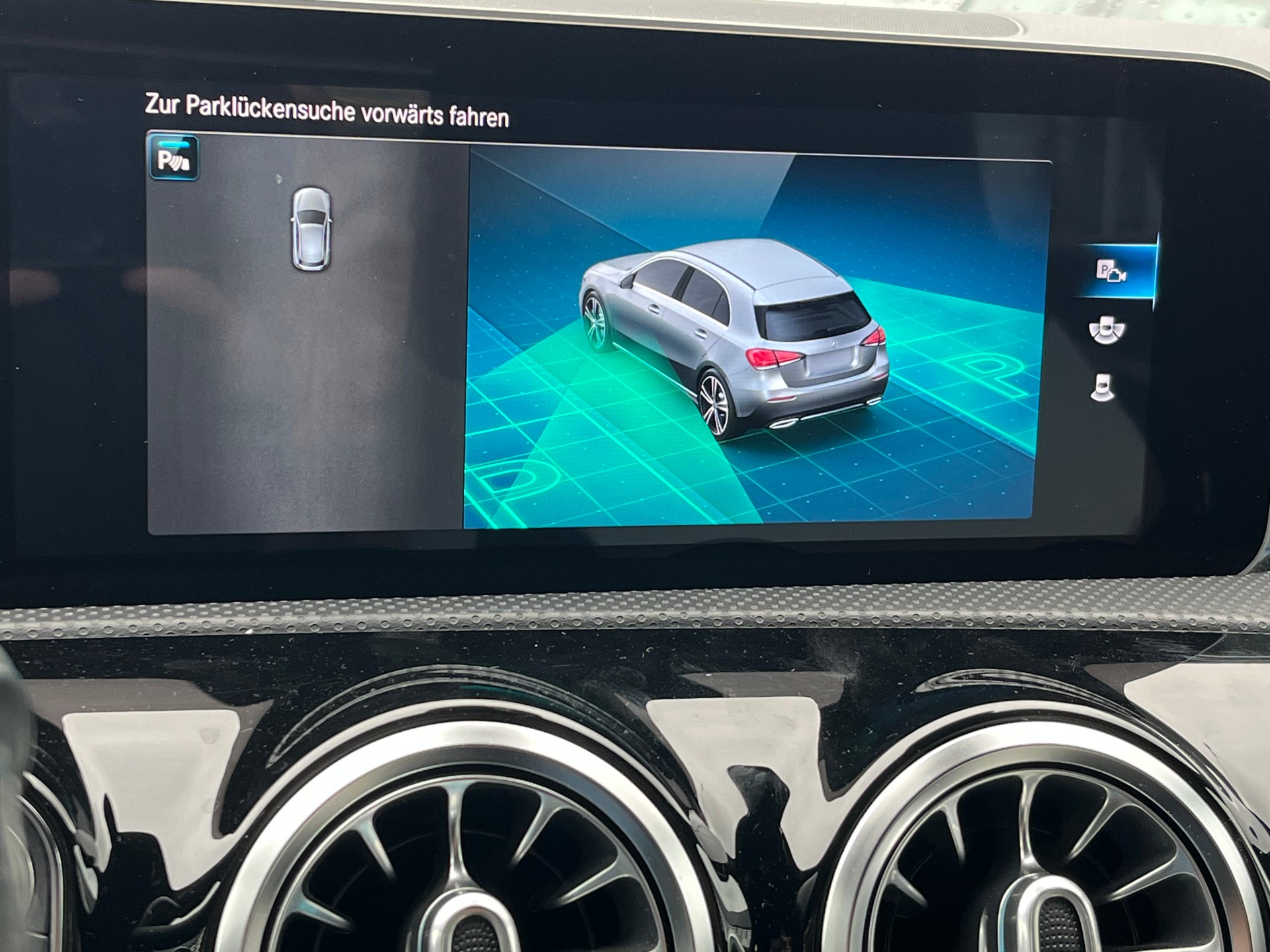 MERCEDES-BENZ A 220 AMG Line 7G-DCT 4Matic-image-16