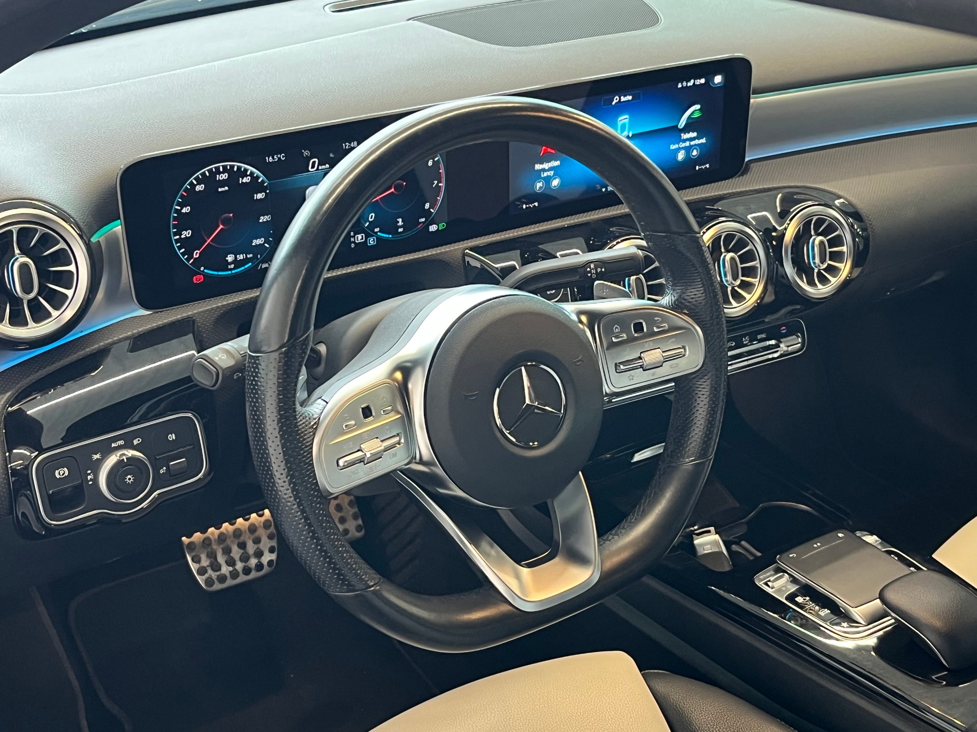 MERCEDES-BENZ A 220 AMG Line 7G-DCT 4Matic-image-8