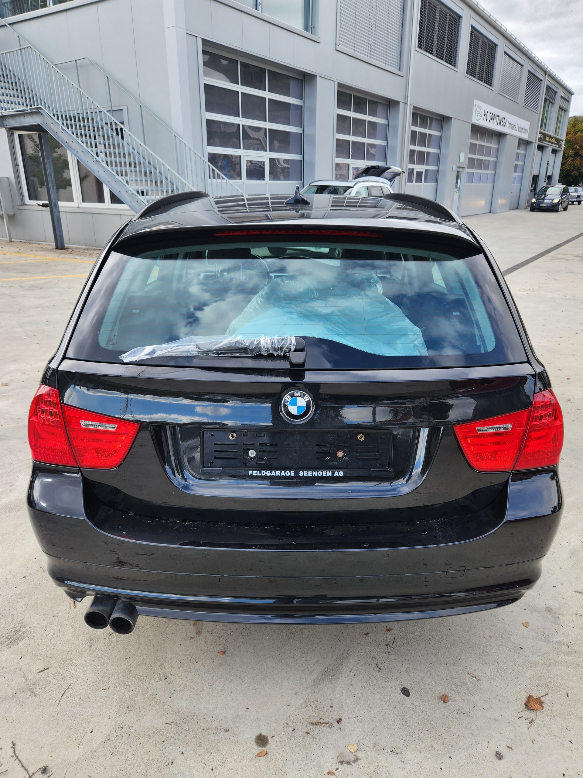 BMW 330i Touring Steptronic-image-3