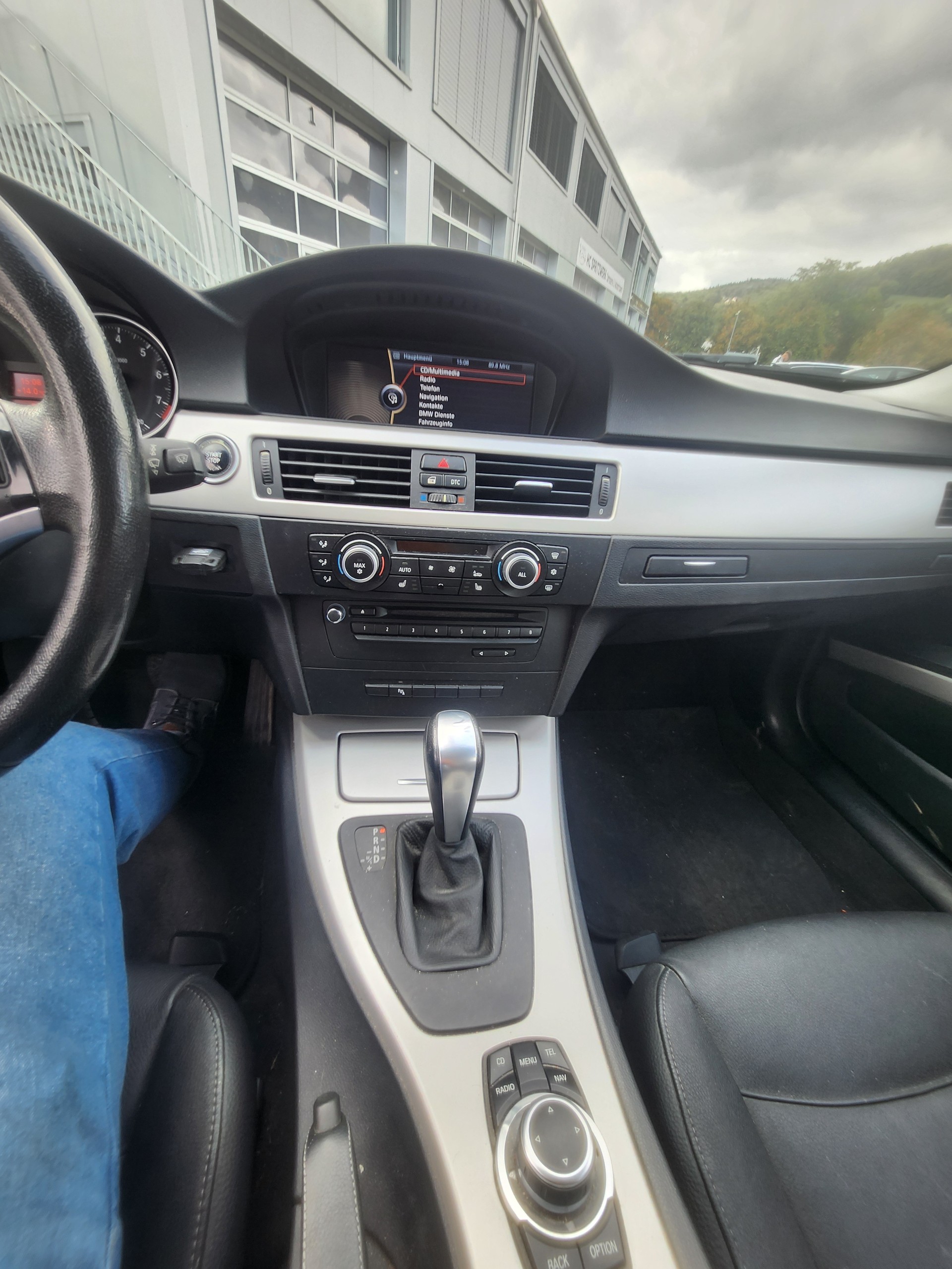 BMW 330i Touring Steptronic-image-12