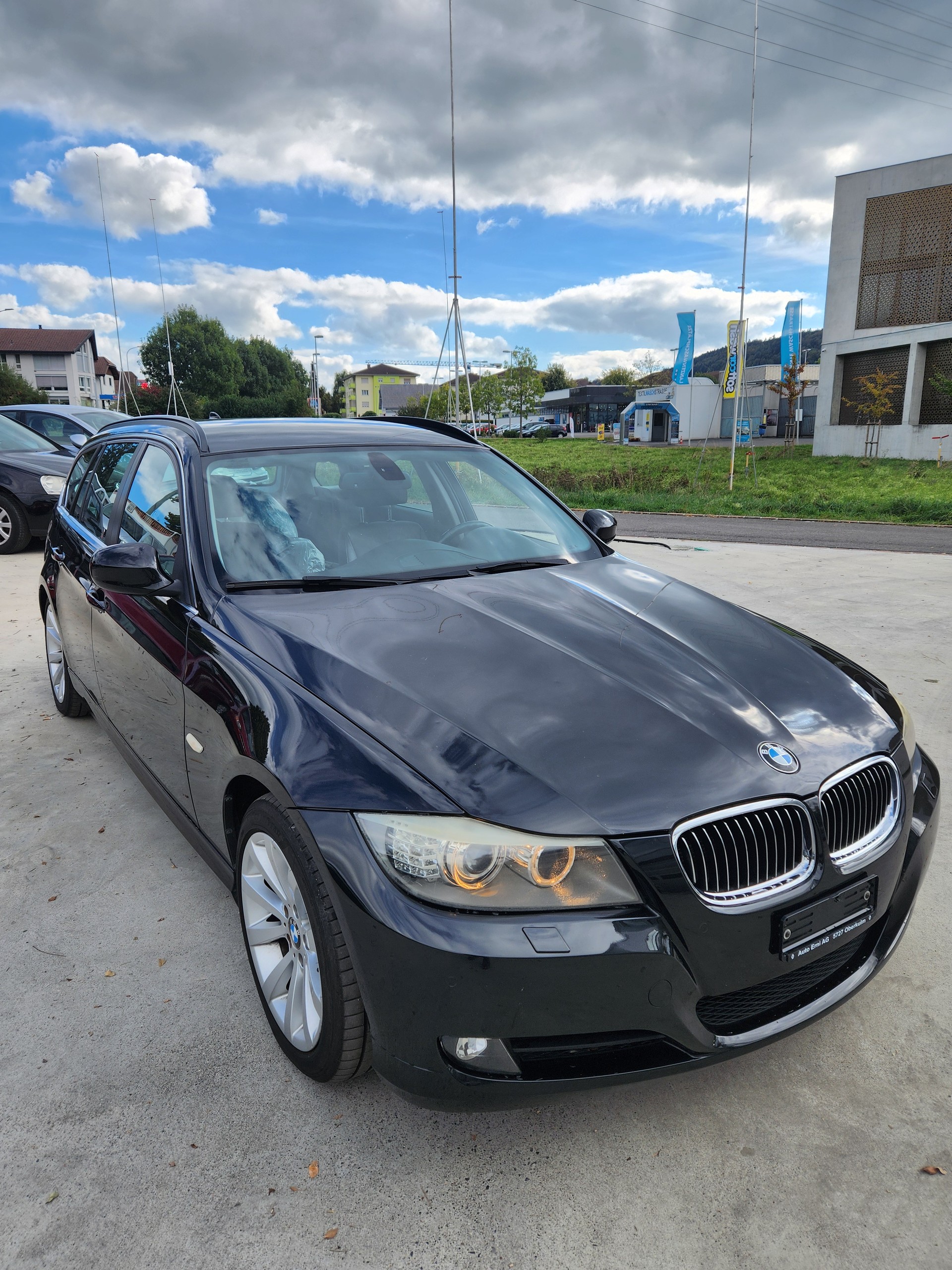 BMW 330i Touring Steptronic-image-2