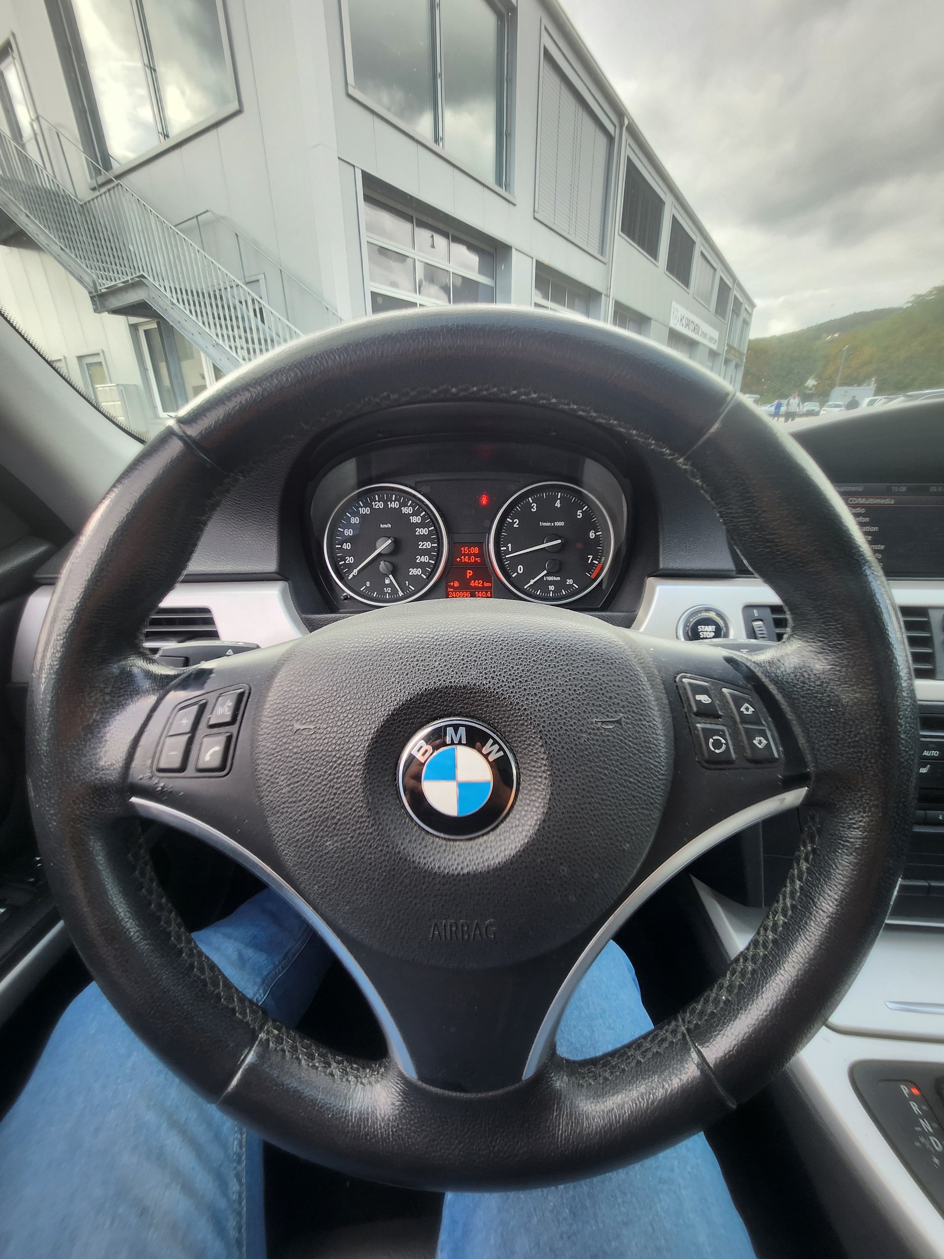 BMW 330i Touring Steptronic-image-10