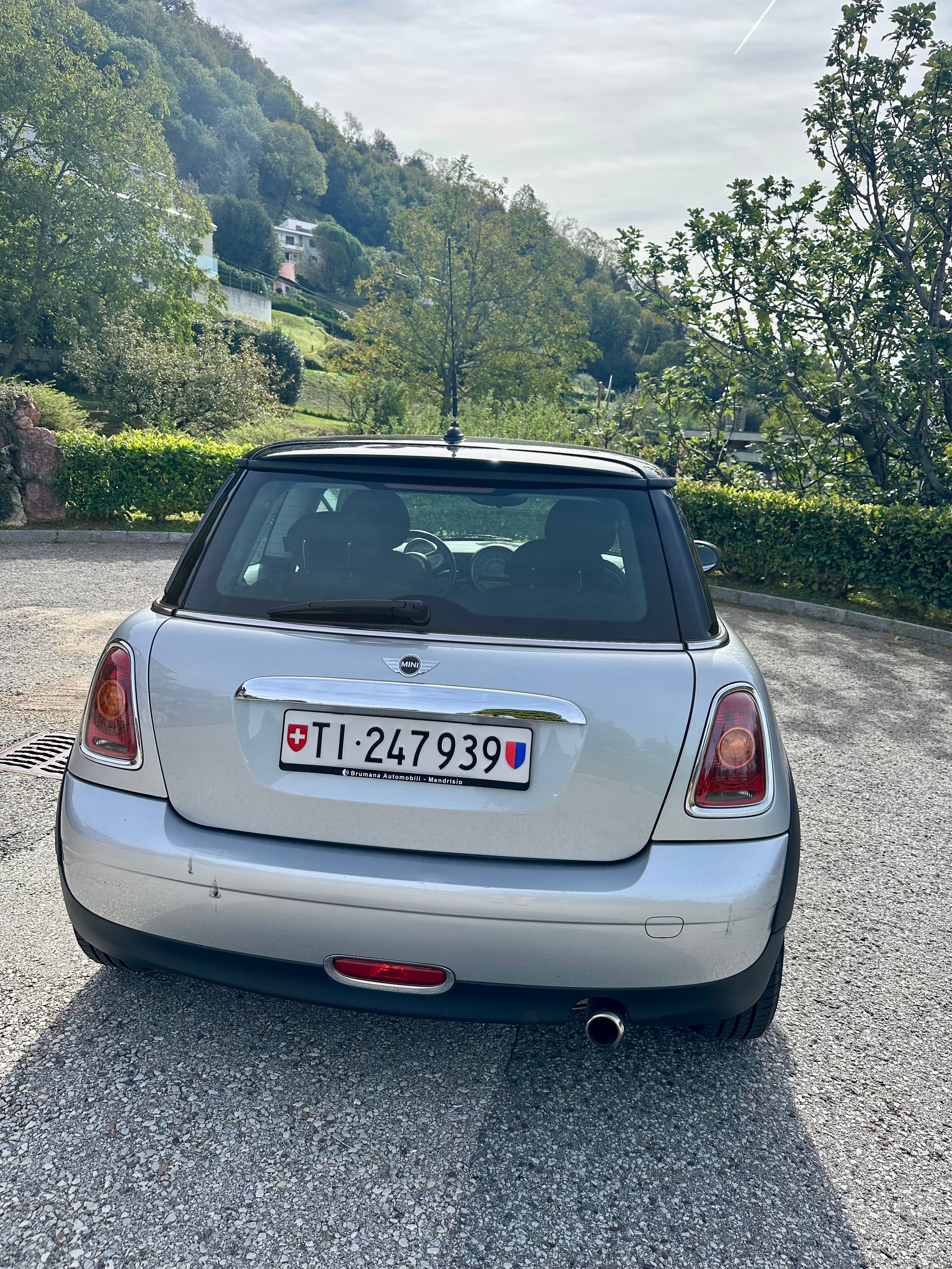 MINI 1.6i Cooper-image-2
