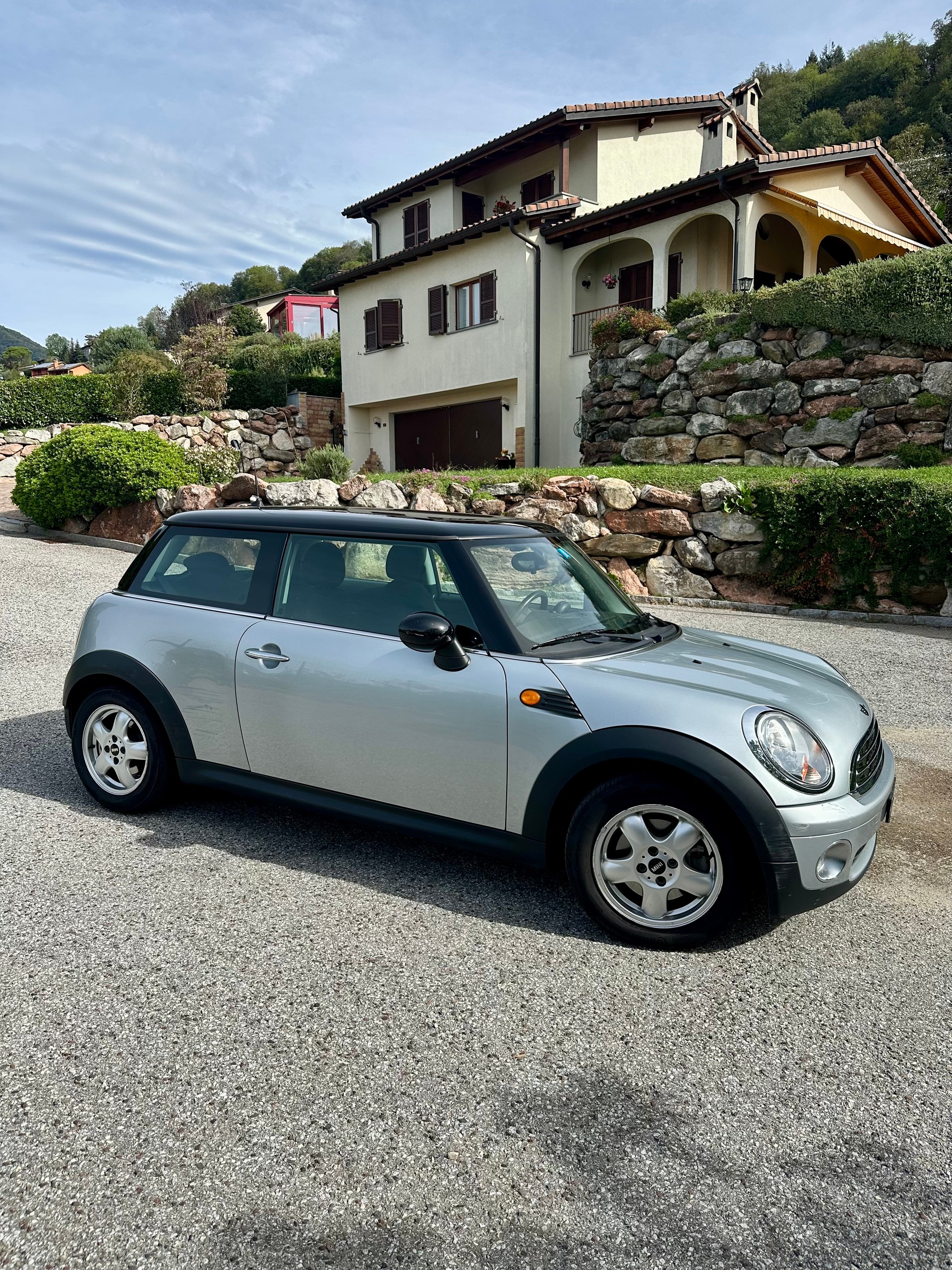 MINI 1.6i Cooper-image-0