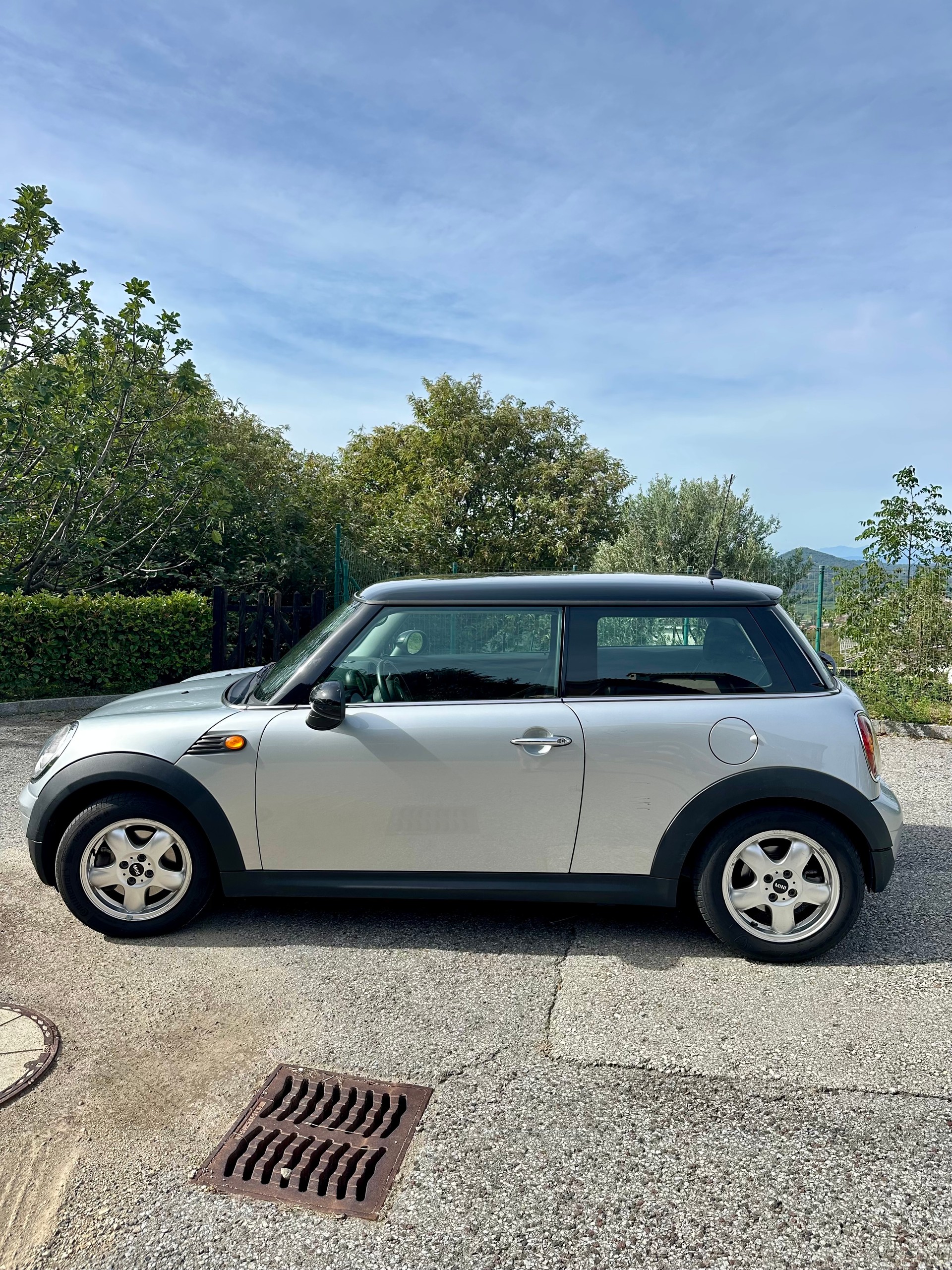 MINI 1.6i Cooper-image-3